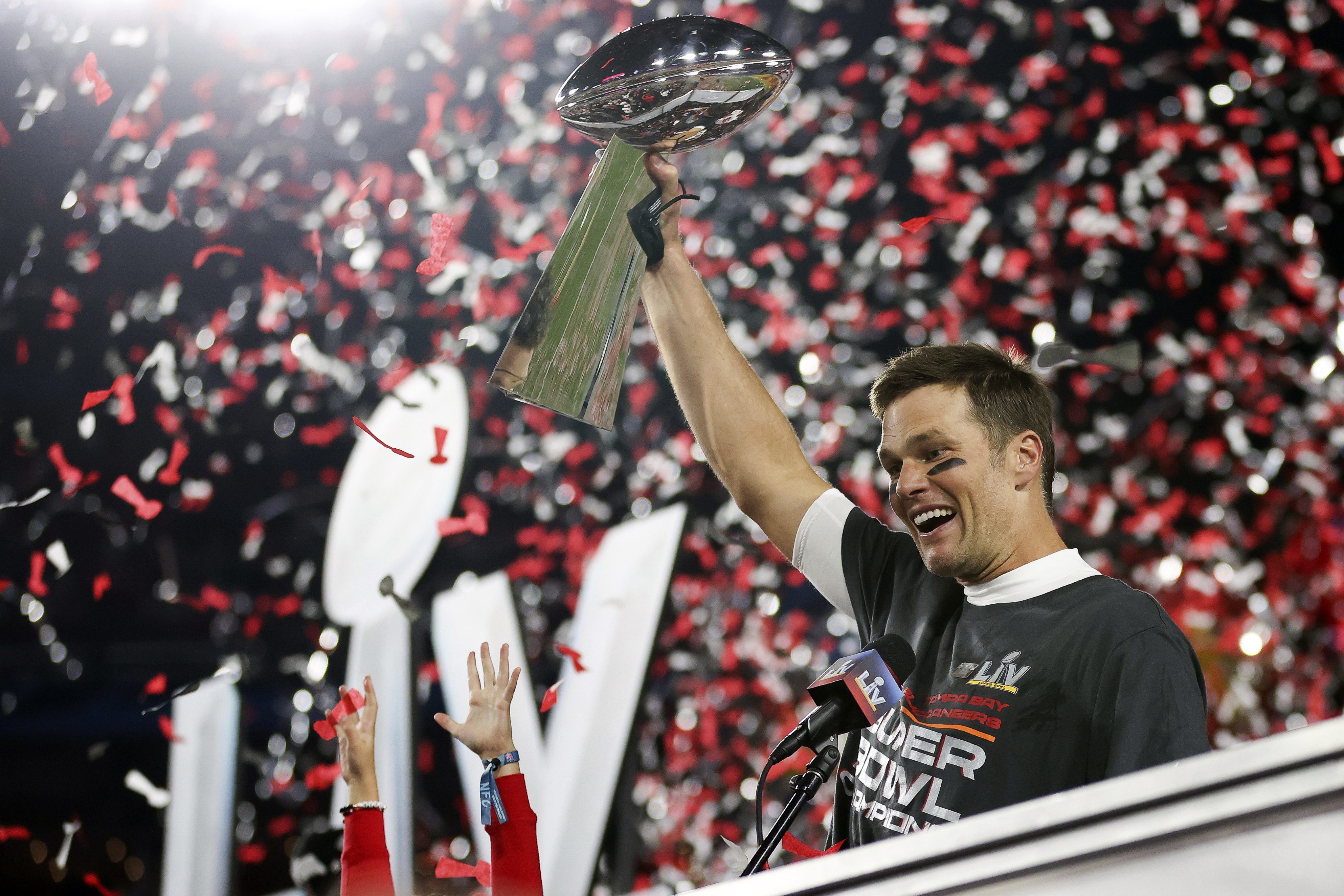 Tom Brady hits Rob Gronkowski for two touchdowns in Super Bowl LV (video) 