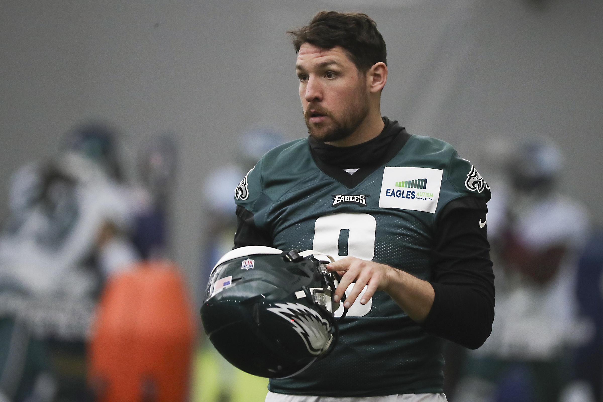 Why did Brett Kern sign with the Eagles?