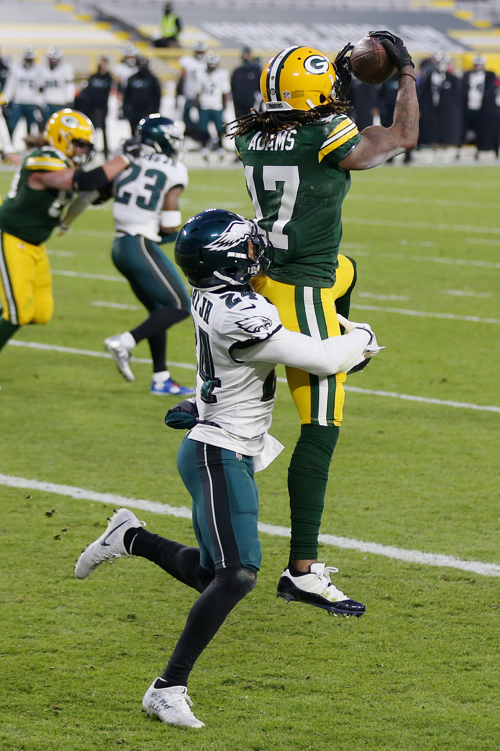 Eagles show signs of life with Hurts, but fall 30-16 to Packers - WHYY