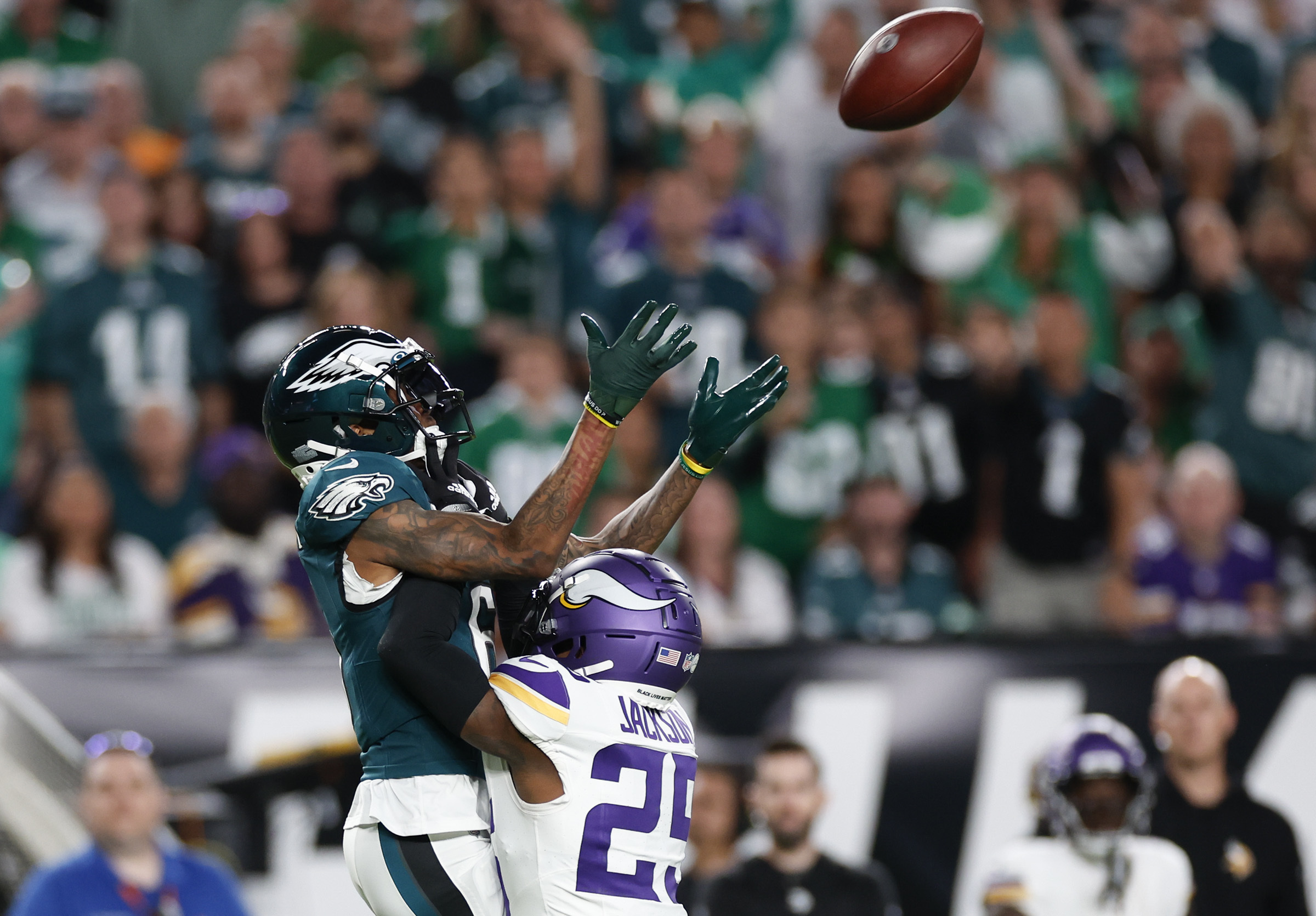 Thursday Night Football: Eagles rush for 259 yards, run by Vikings