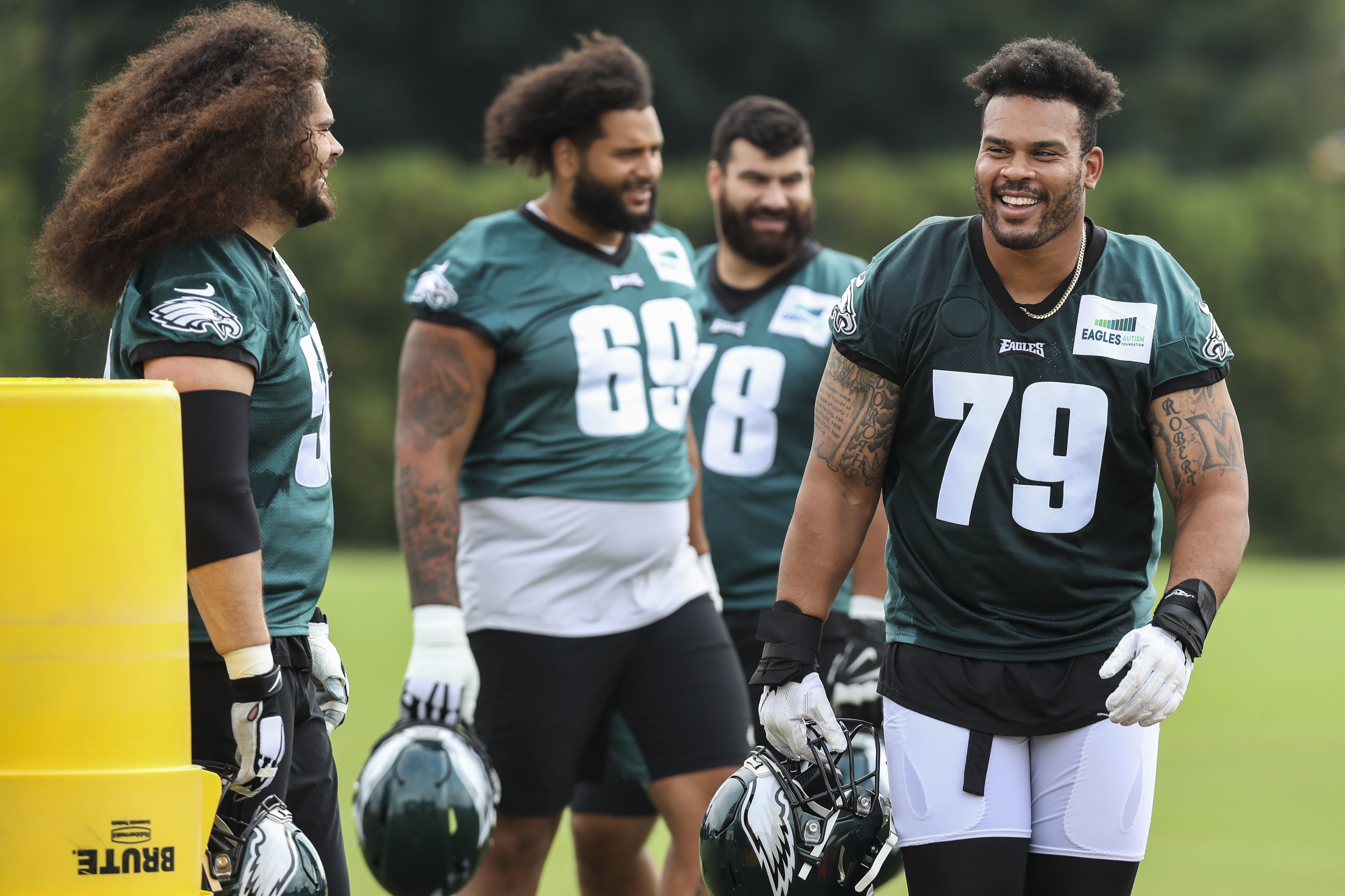 Two Eagles legends advocate for franchise to retire Brandon Brooks' number