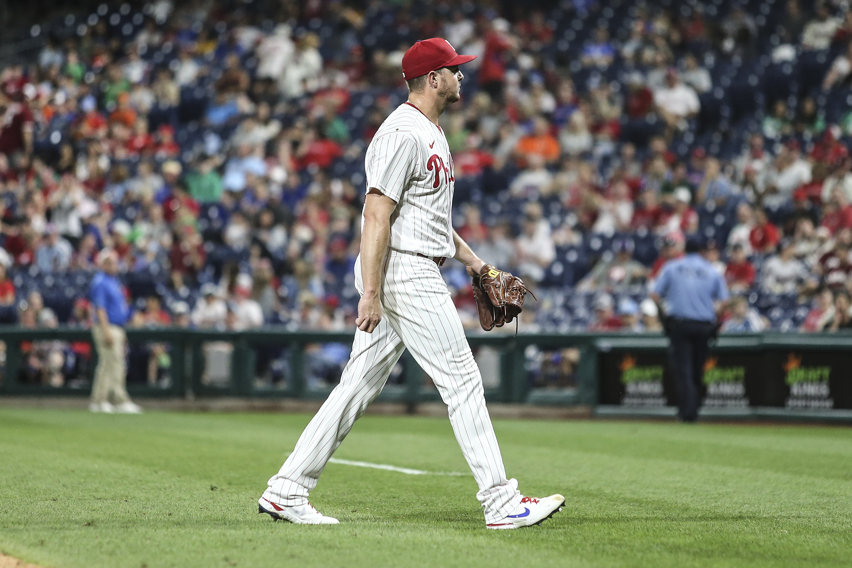 Hoskins' RBI in 9th rallies Phillies past Marlins 3-2 – KGET 17