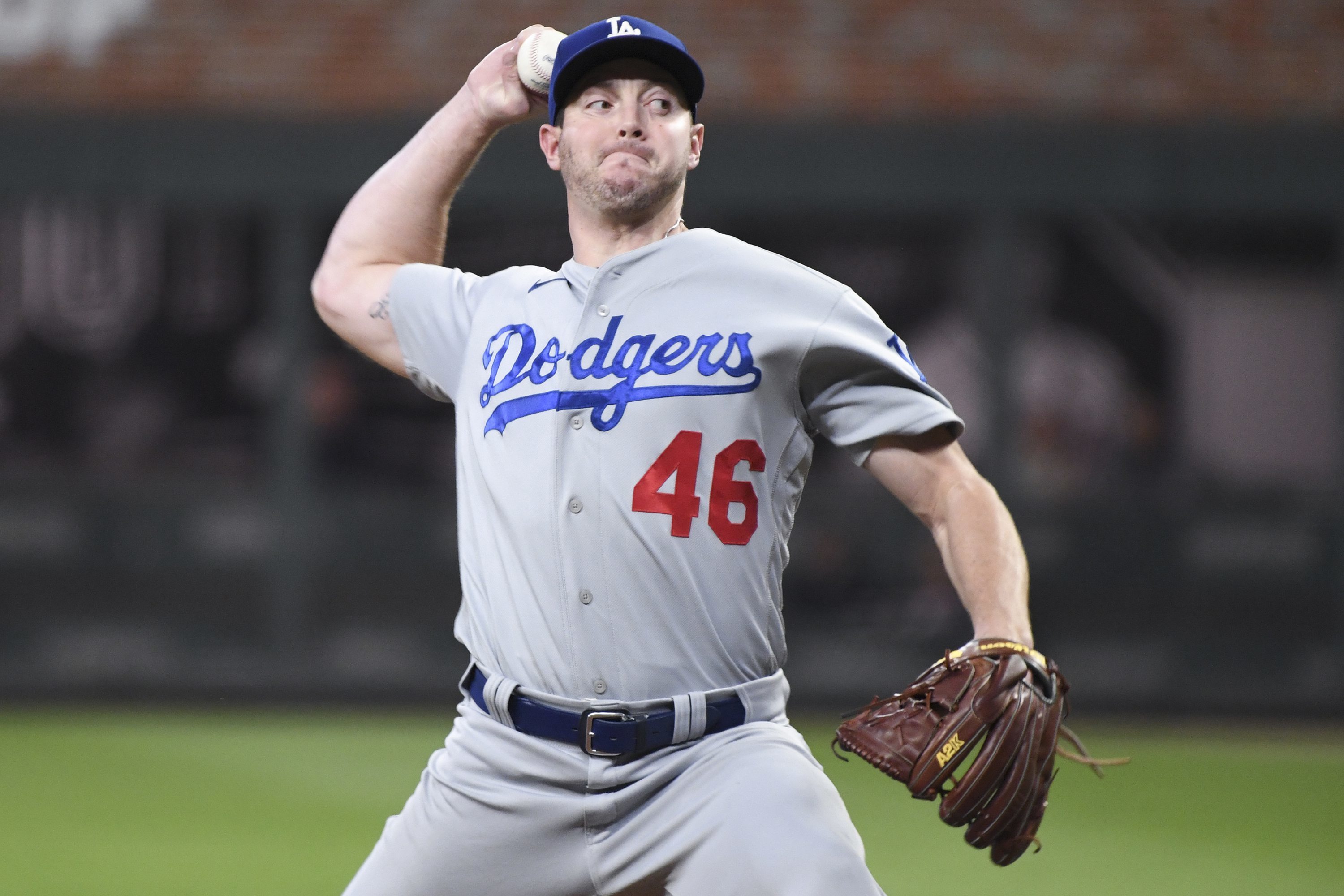 Kent signs two-year deal with Dodgers