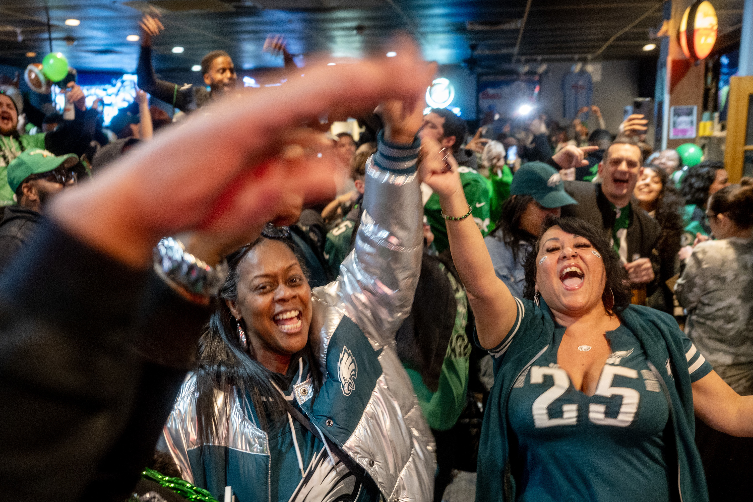Eagles fans celebrate making Super Bowl with NFC win over Commanders