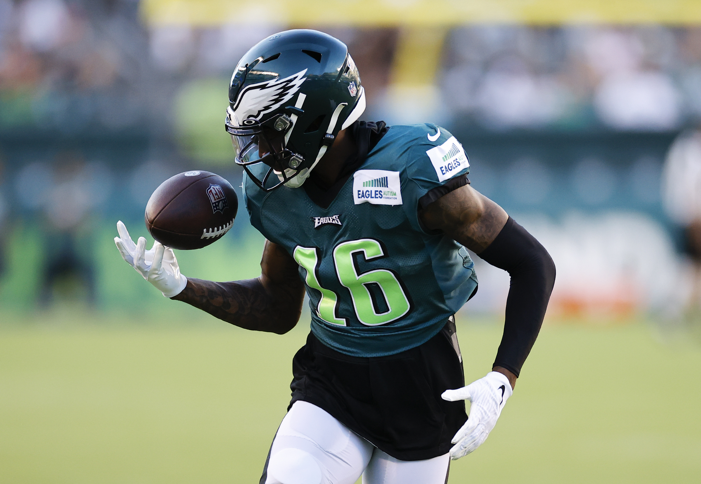 A.J. Brown injury: Eagles WR suffers ankle injury in Week 10, returns to  game - DraftKings Network