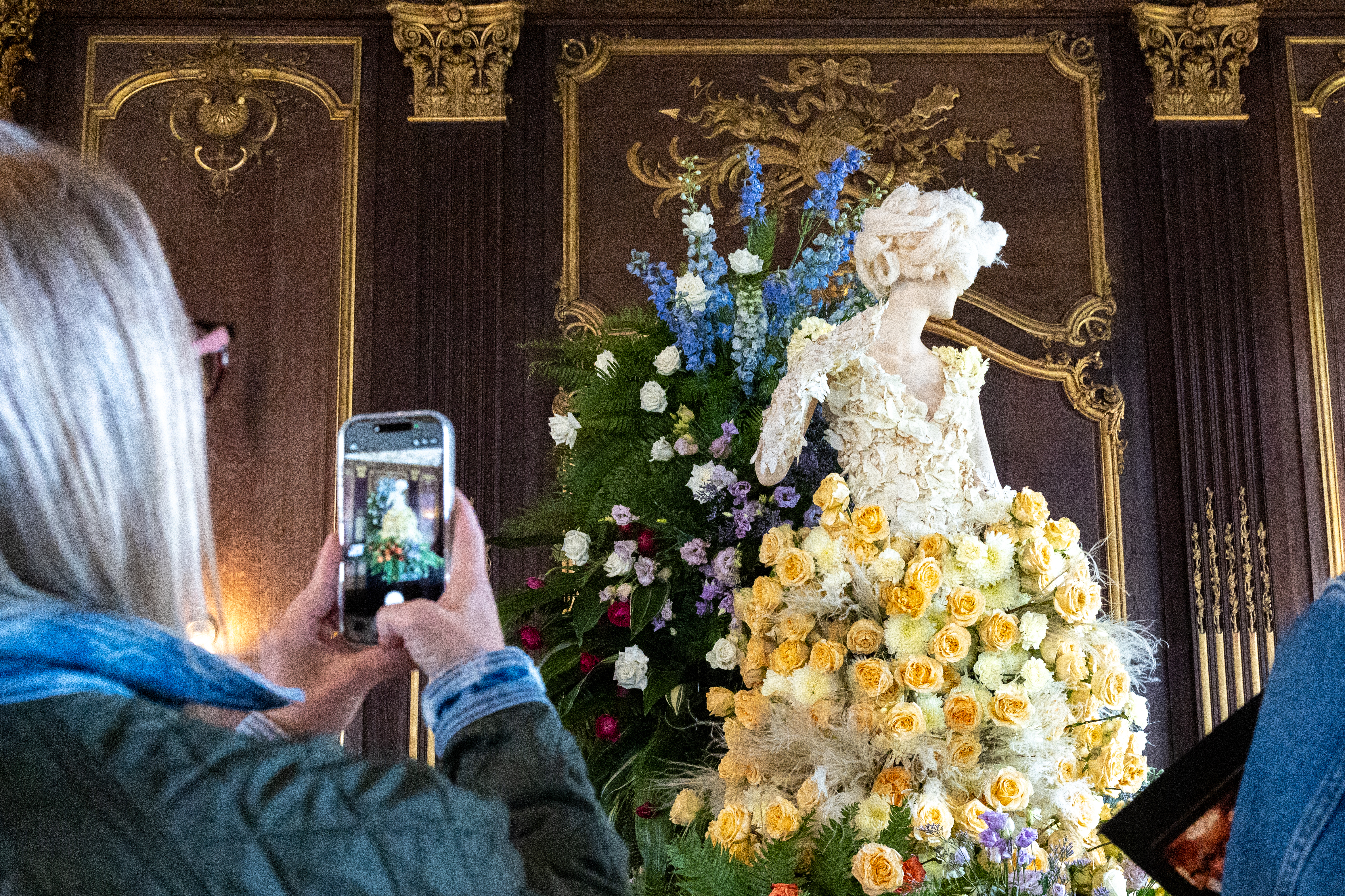 man dressed as old lady throws cake at mona lisa glass protecting priority-05-midsummer-lace-round-neck-gown-champagne