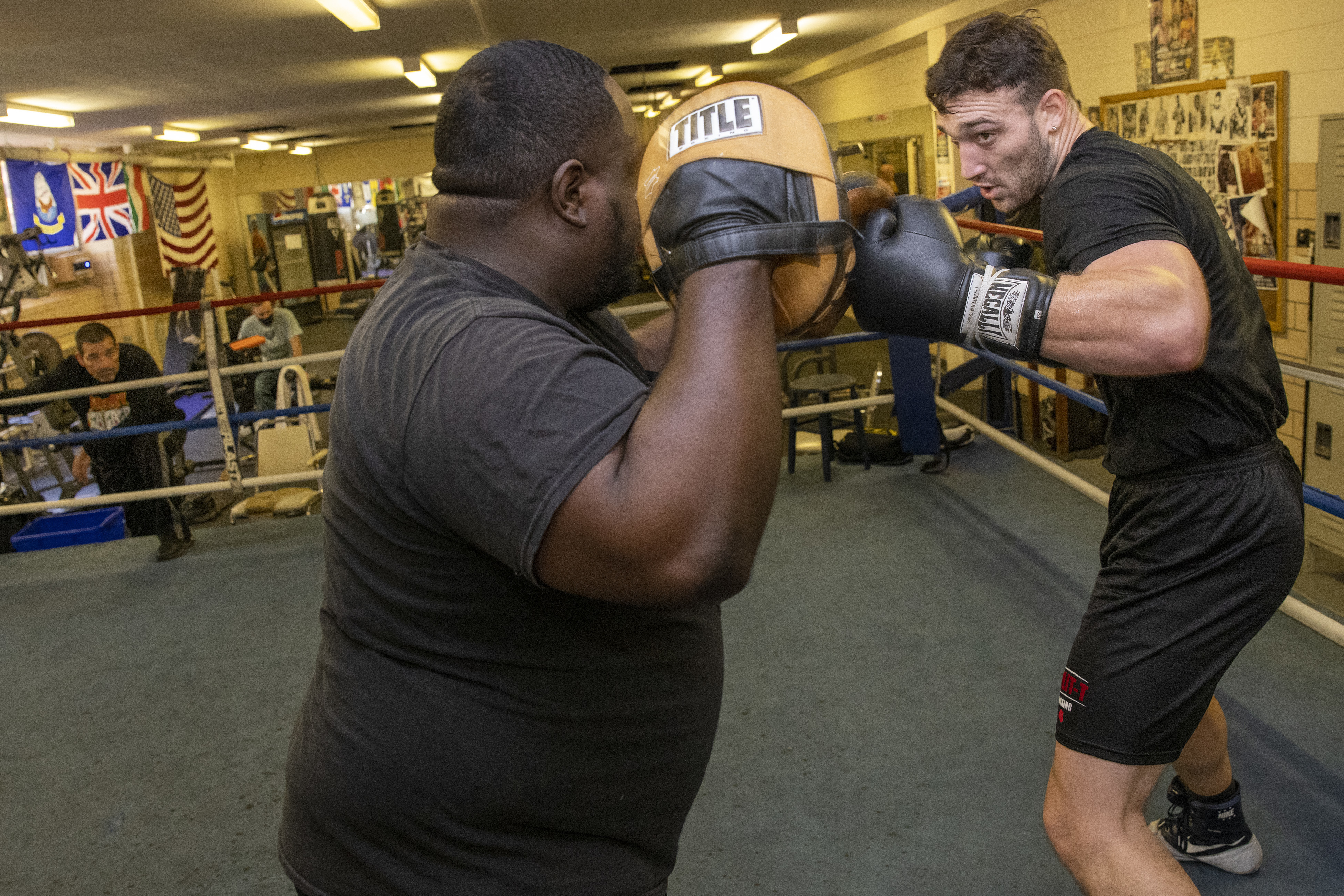 Dallas Goedert's punch fired up the Eagles and his South Philly friend —  undefeated heavyweight Sonny Conto