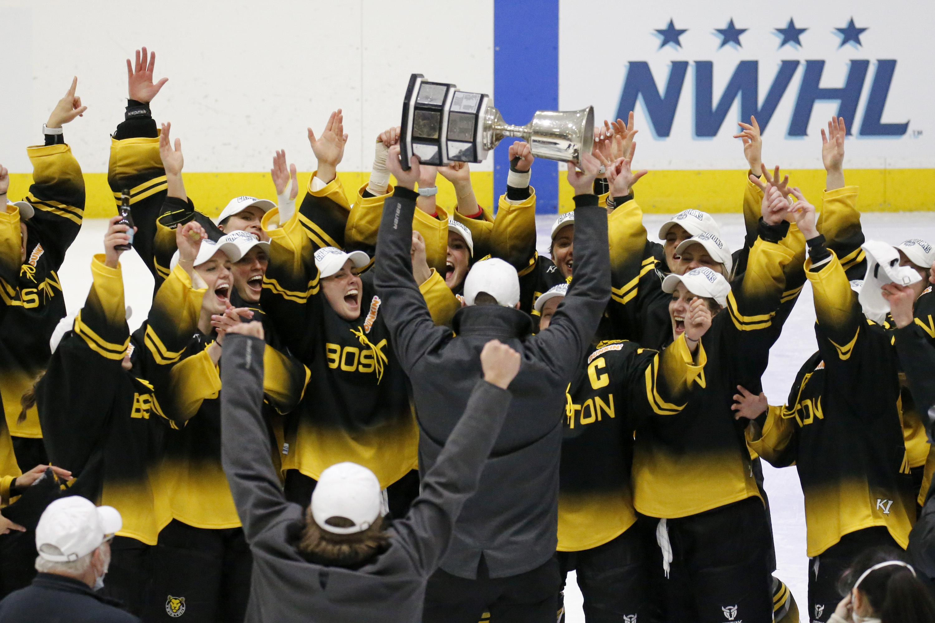 The Puck Drops for 2022-23 College Hockey Season with More Than 640 Men and  Women's Games on ESPN Platforms - ESPN Press Room U.S.