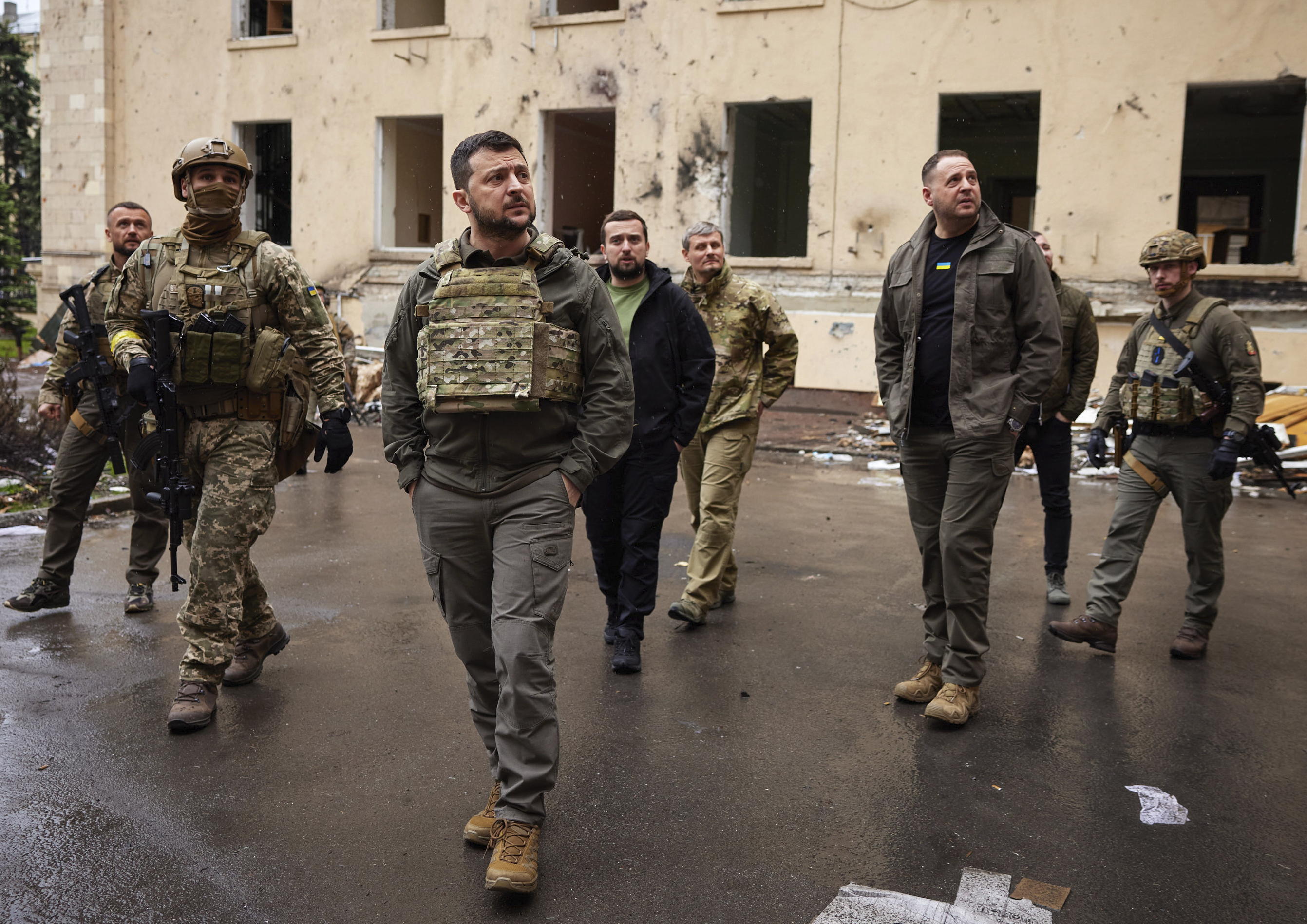 Ukraine, Russia battle in the east as Zelensky visits front