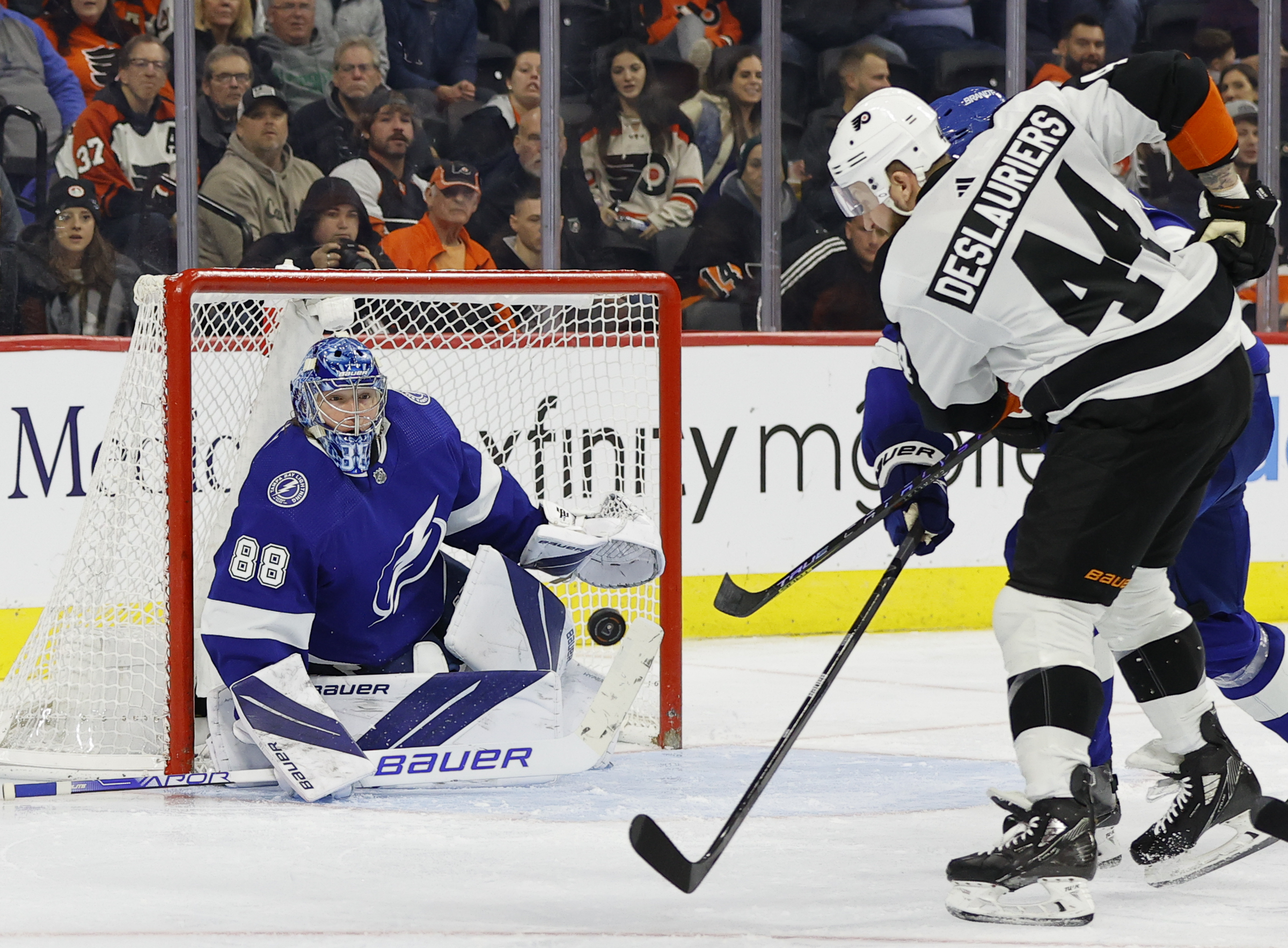 Stamkos has assist for 1,000th point, Lightning beat Flyers