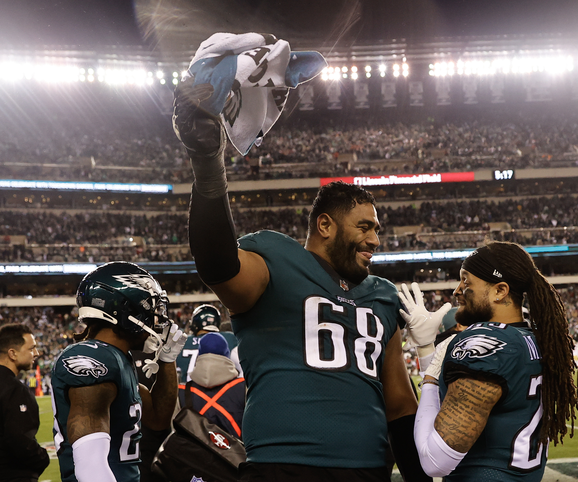 Family of Eagles' Jordan Mailata showed up in force from Australia