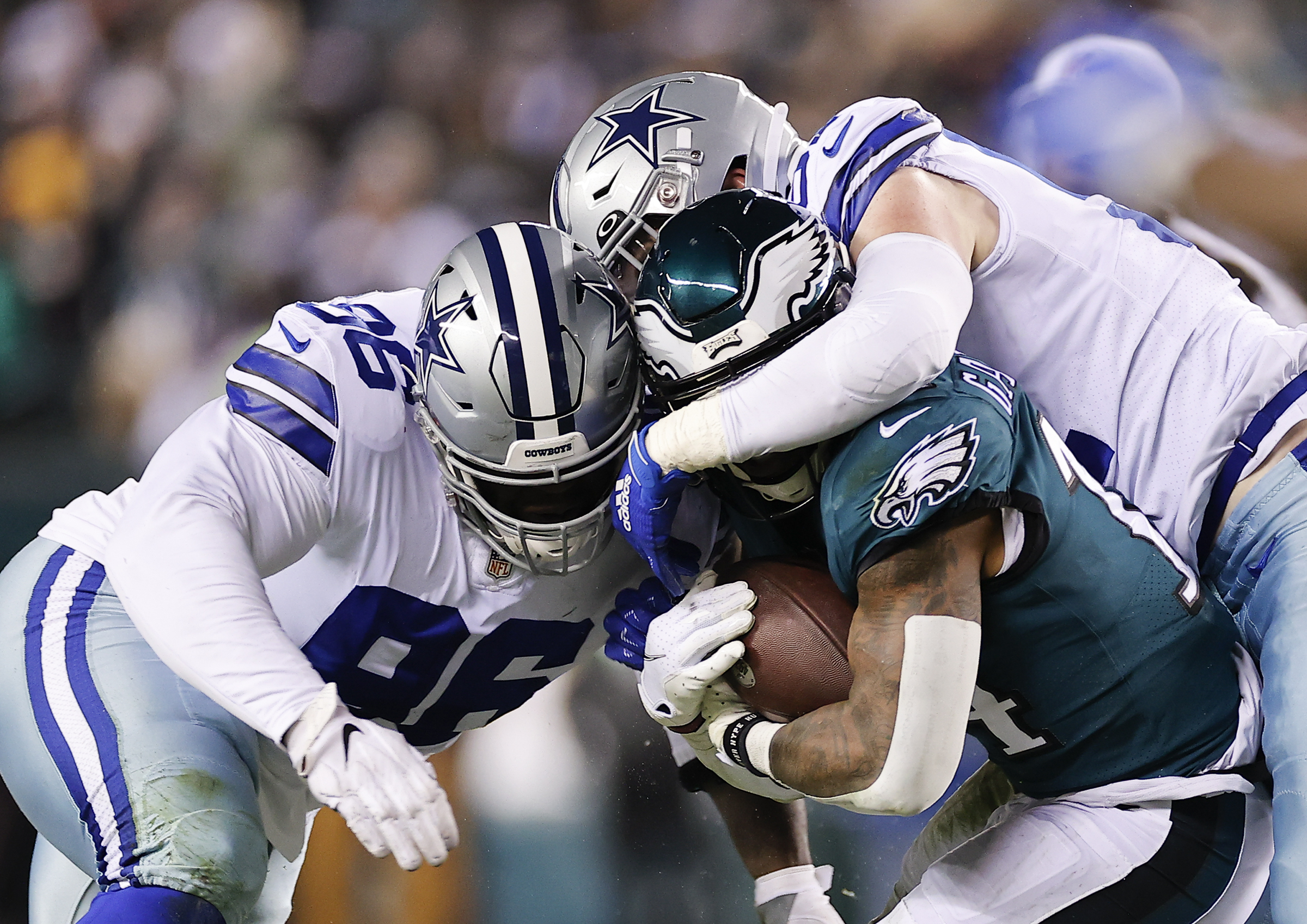 DeVonta Smith sets Eagles' rookie record for receiving yards