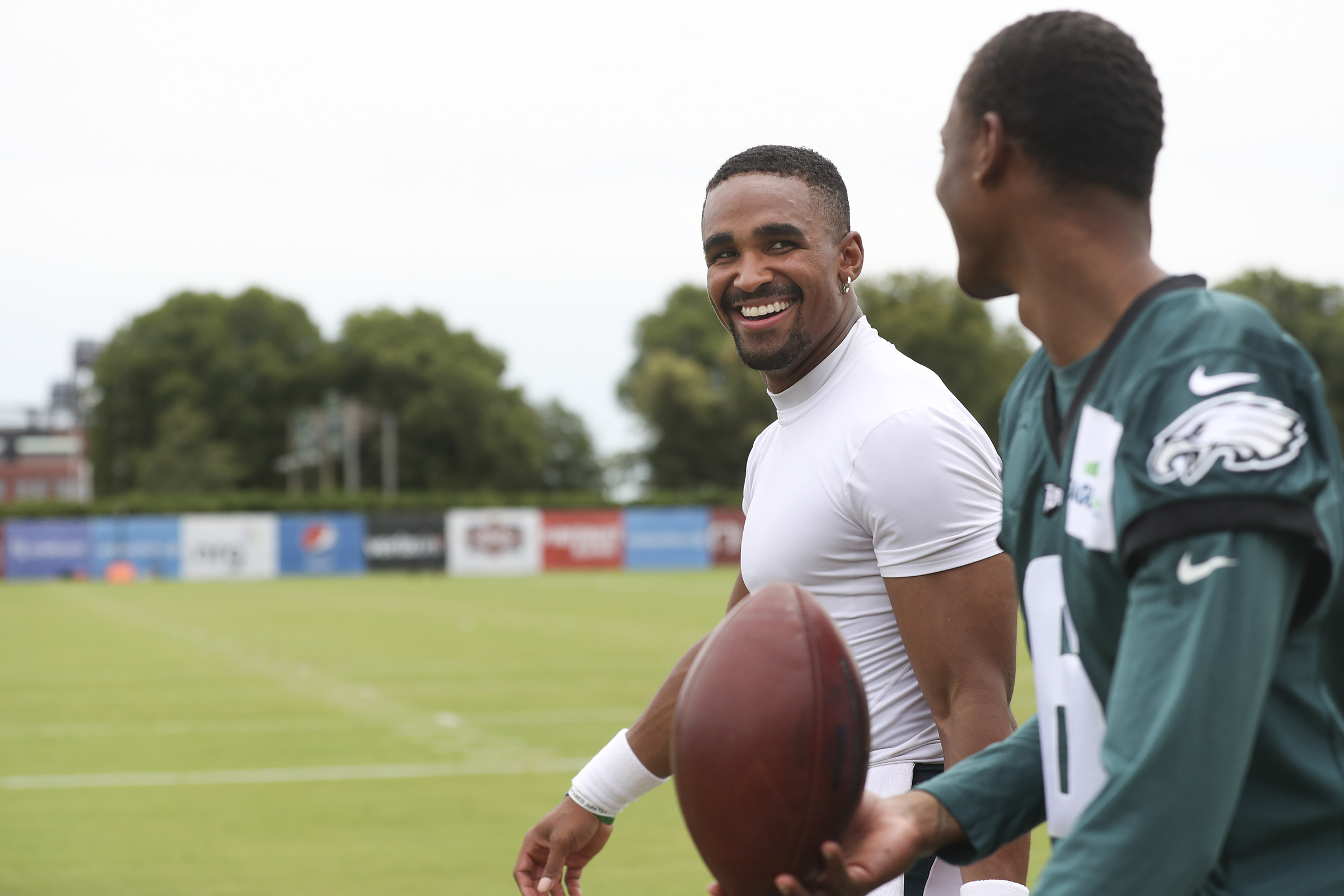 Eagles practice observations: Training camp begins with 72-minute session;  Miles Sanders makes up for lost time - The Athletic