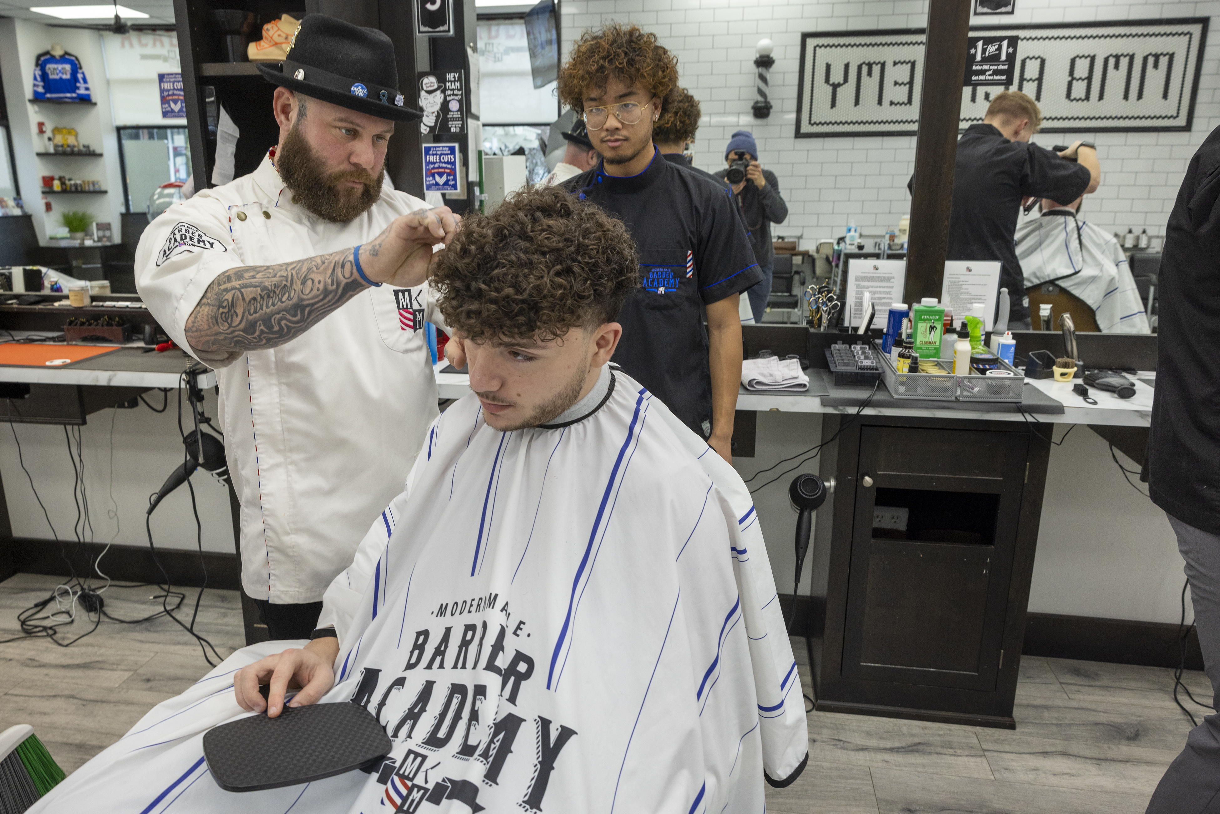 Houston barber gives Astro-themed hair cuts