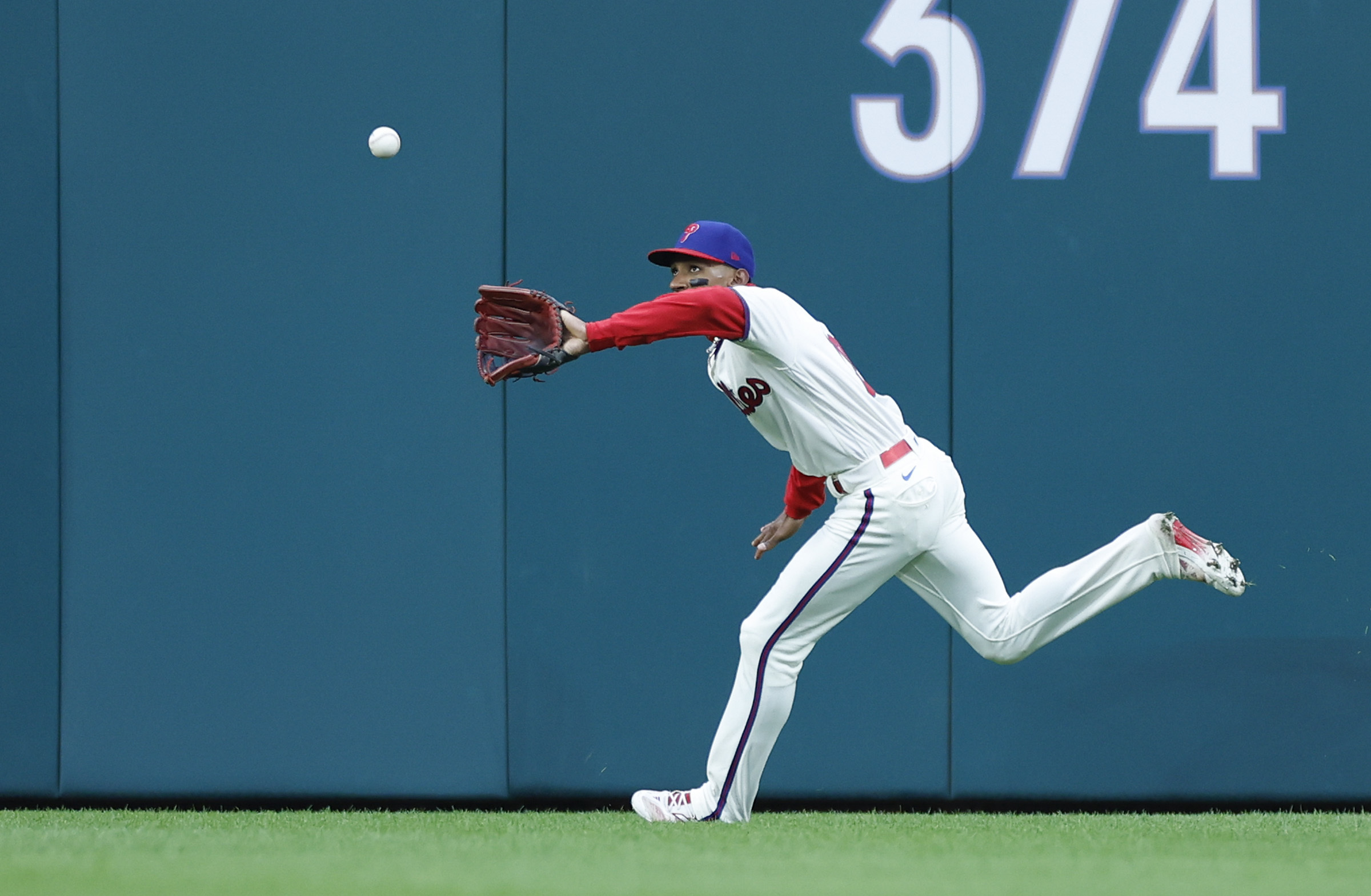 Phillies Go Up 3-1 –