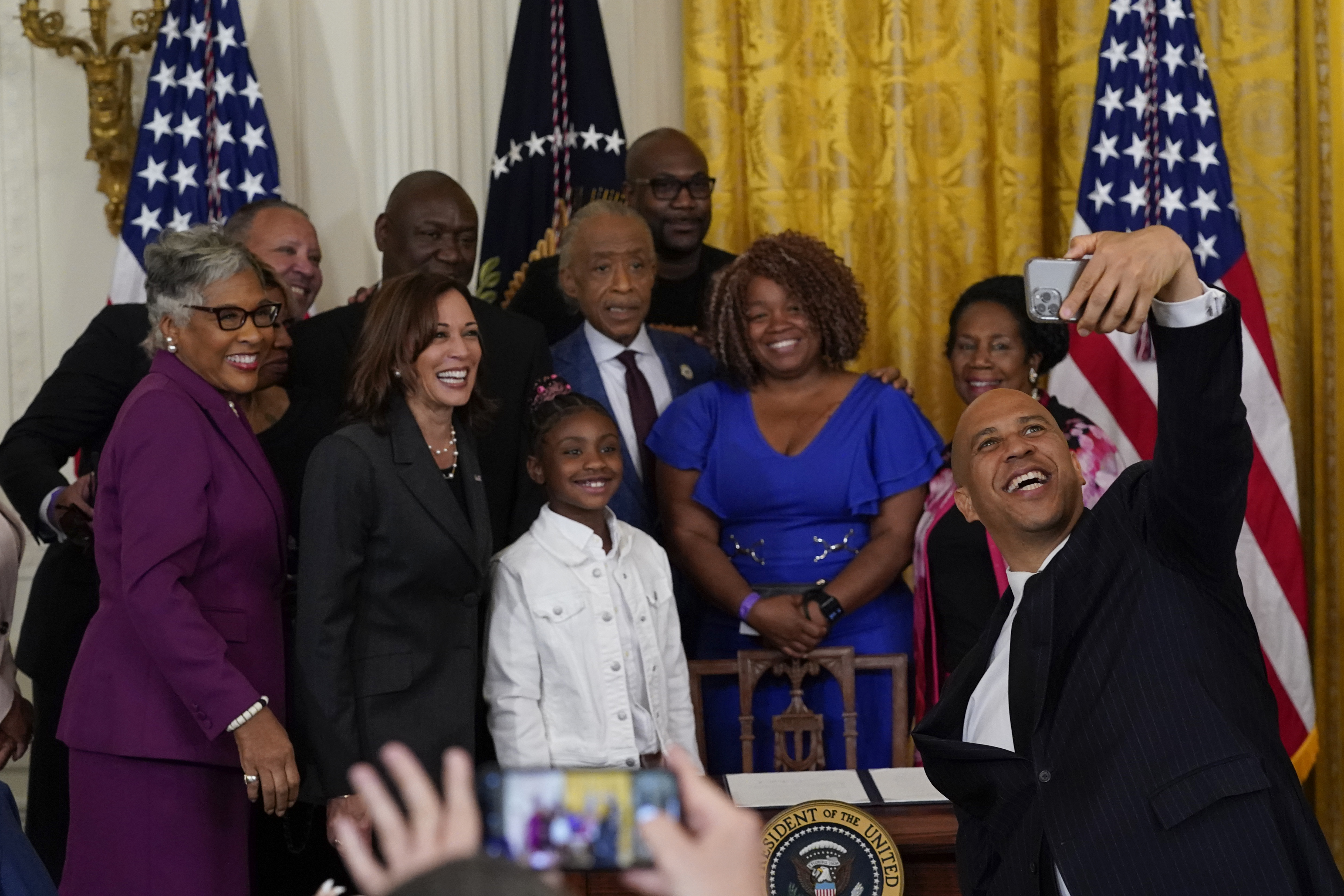 Joe Biden and George Floyd's Family Hold Their Emotional Meeting in a  Black-Owned Houston Restaurant — Family Eats at Another Black Business  After Public Viewing