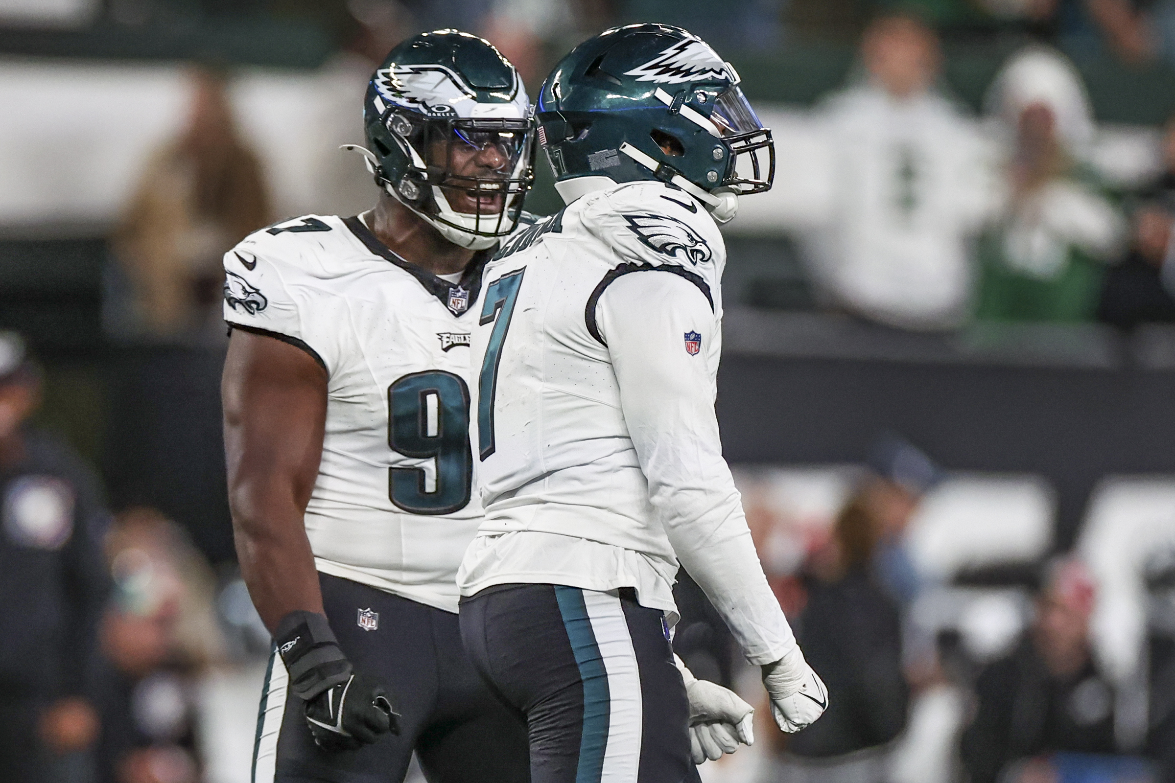 Jalen Carter suffers back injury in Eagles vs. Commanders game