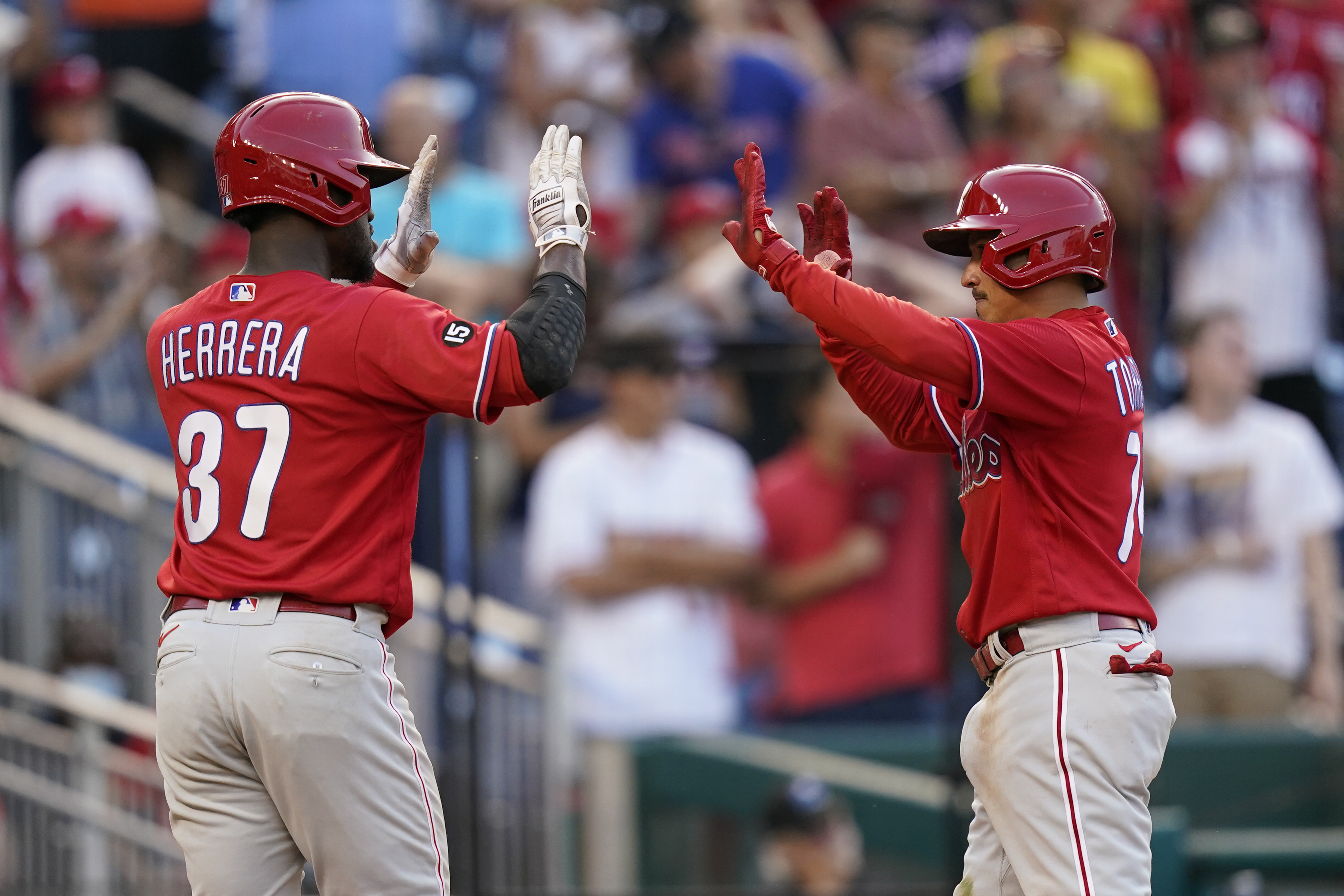 Phillies rally past Nationals 7-6, complete series sweep