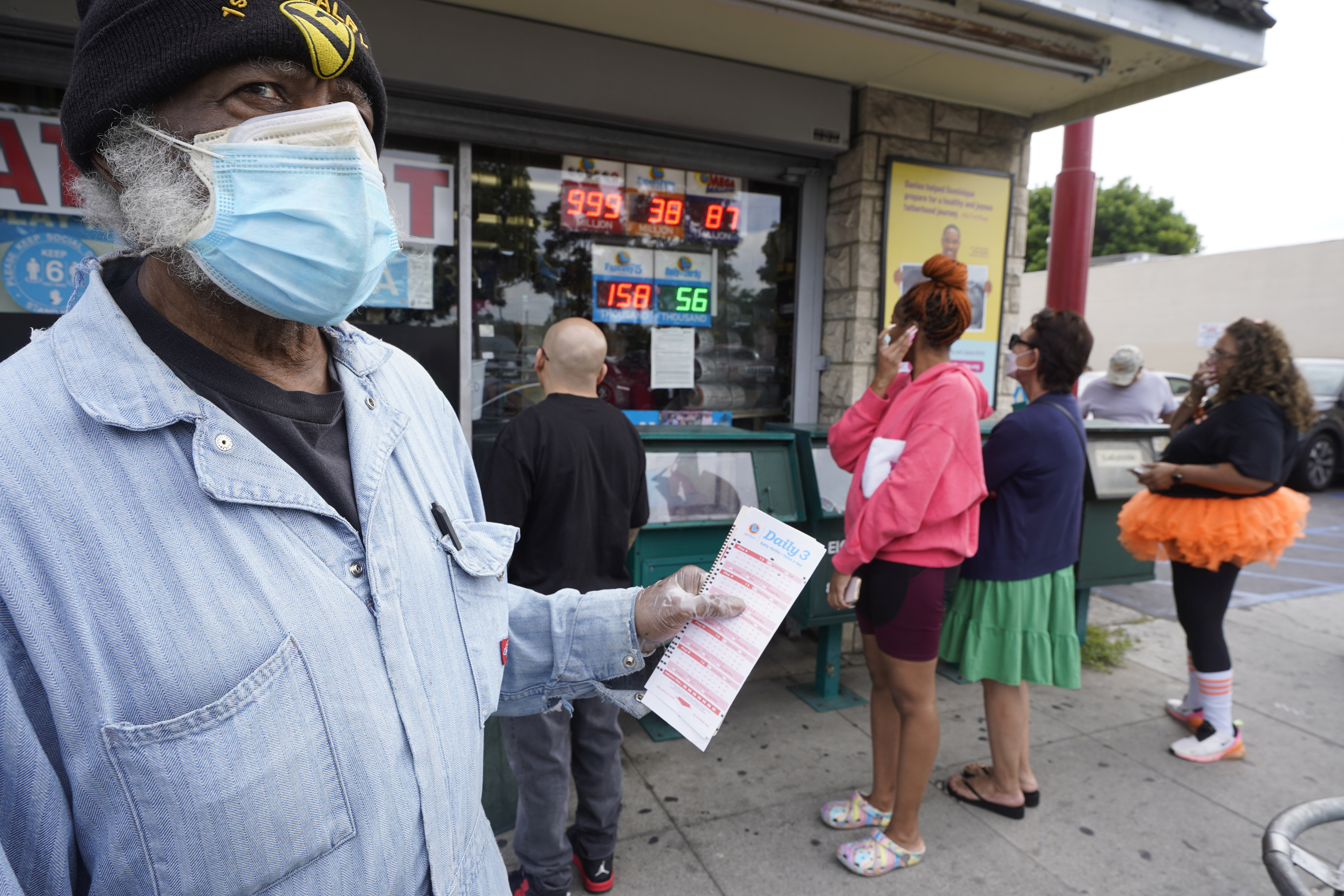 Powerball jackpot hits $1.2 billion. Which payout is best