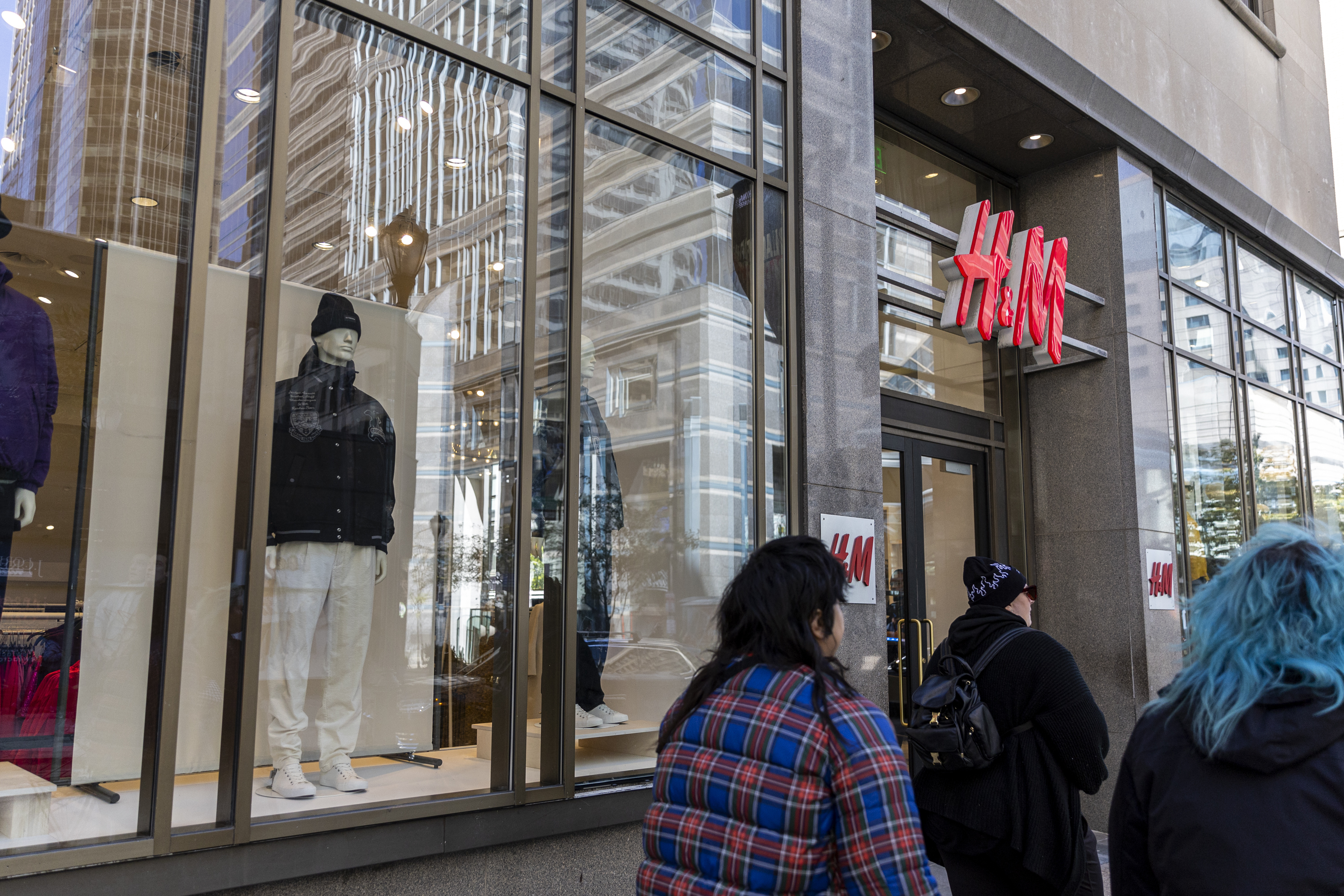 H&M store on Chestnut Street in Philly is closing