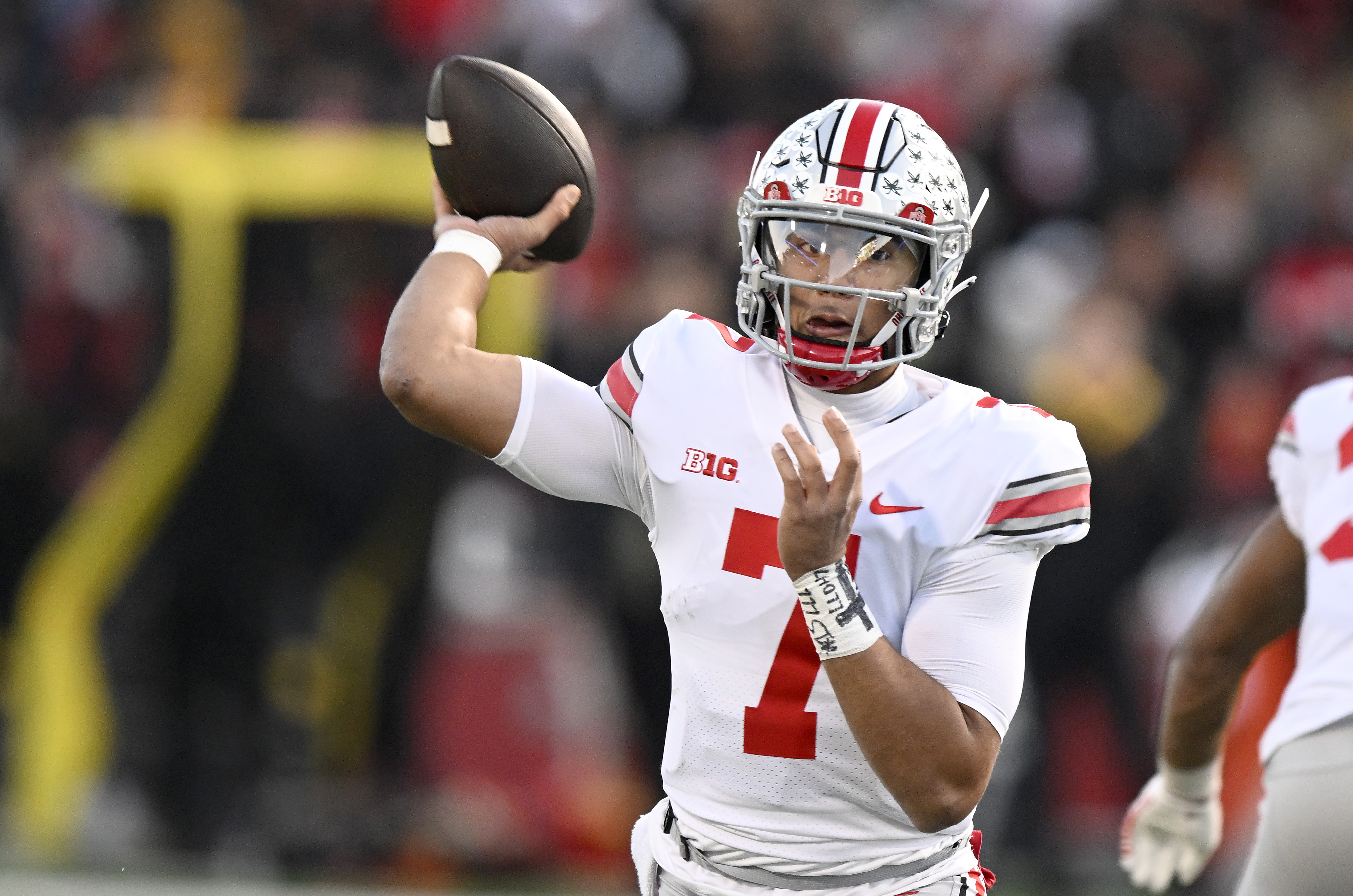 Georgia holds on to defeat Ohio State, advance to CFP title game