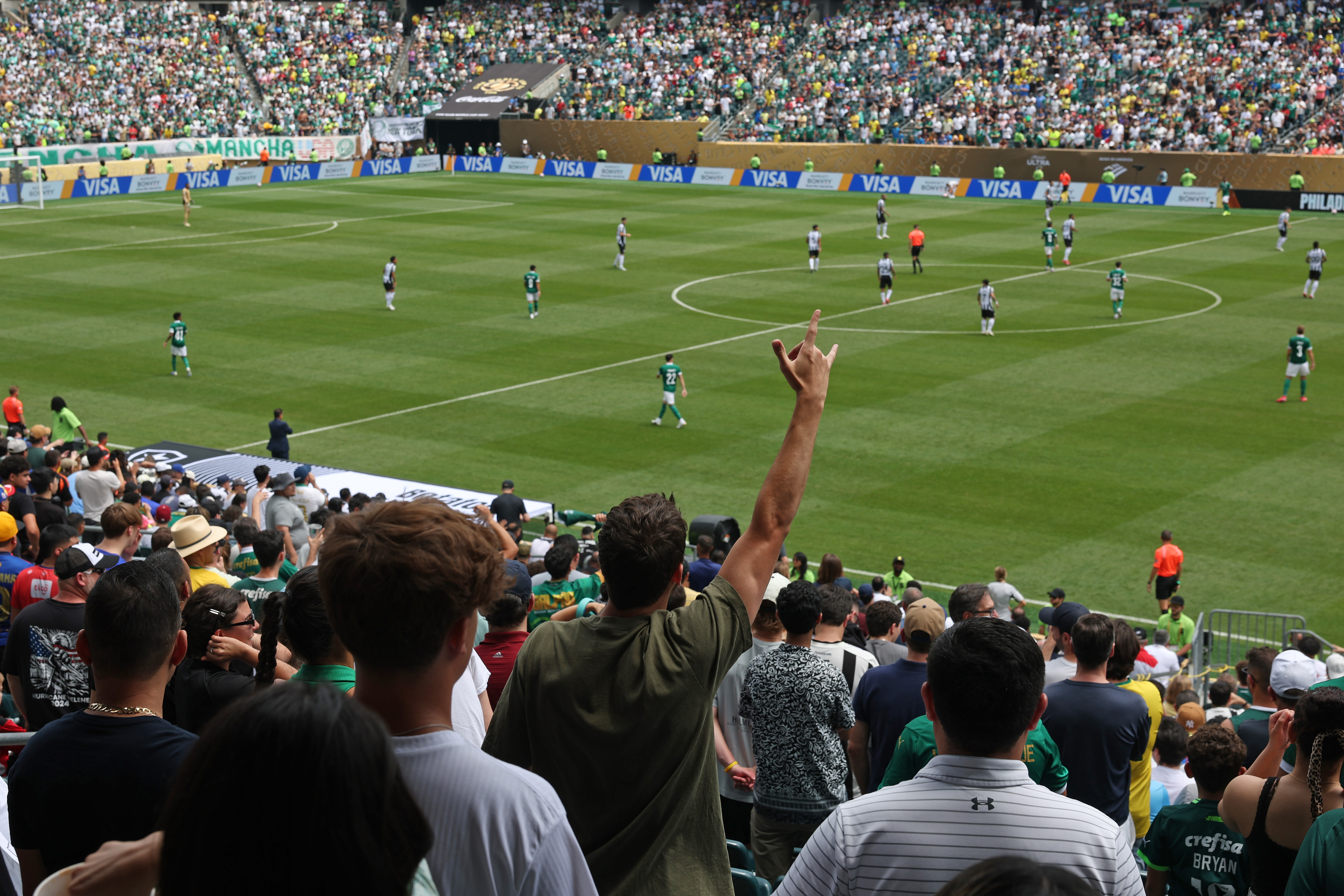 World Cup turf experts say grass is greener at Lincoln Financial Field