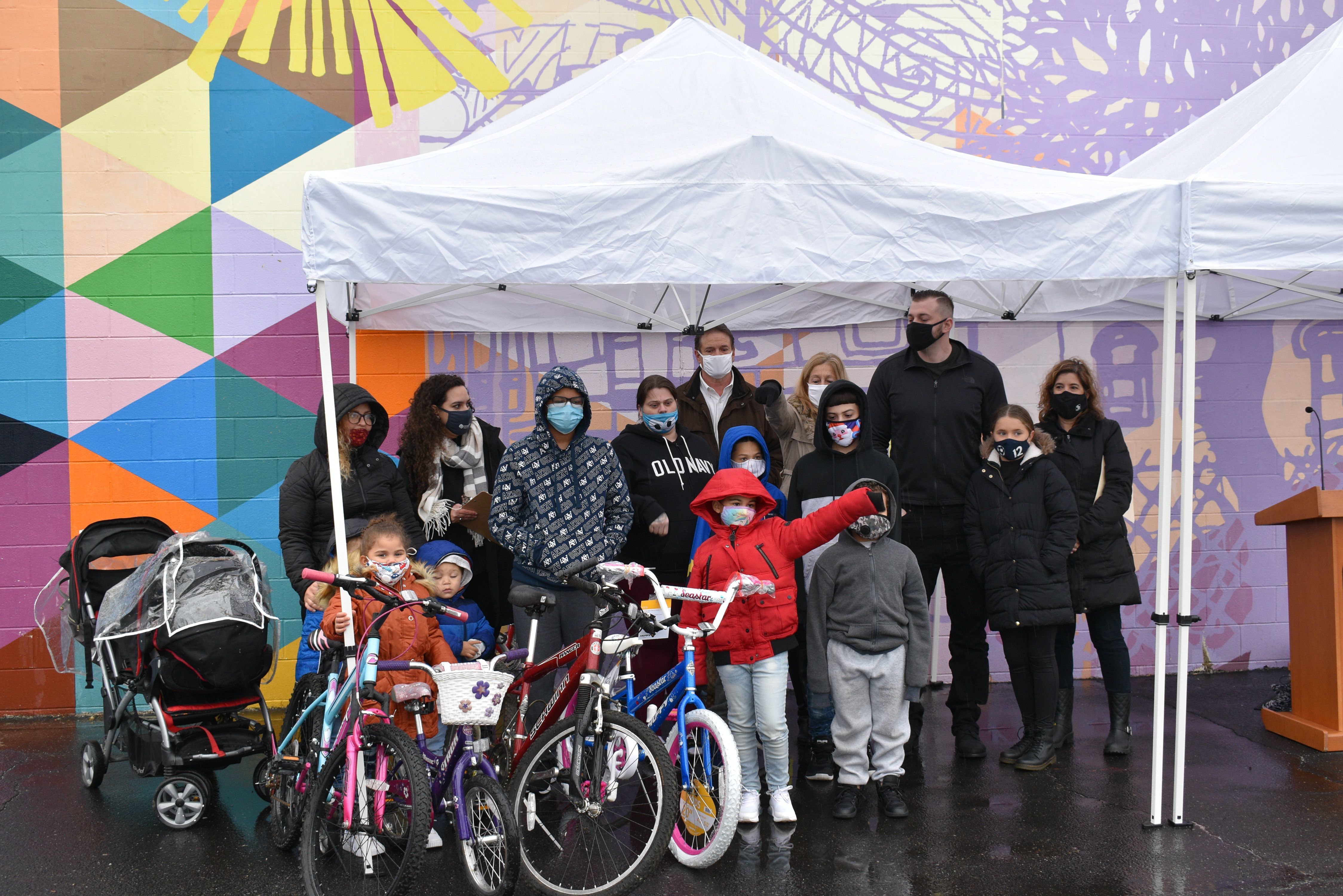 A Wheel Y Good Thing This Septa Family Has Repaired 1 000 Bikes And Donated Them To Kids In Need