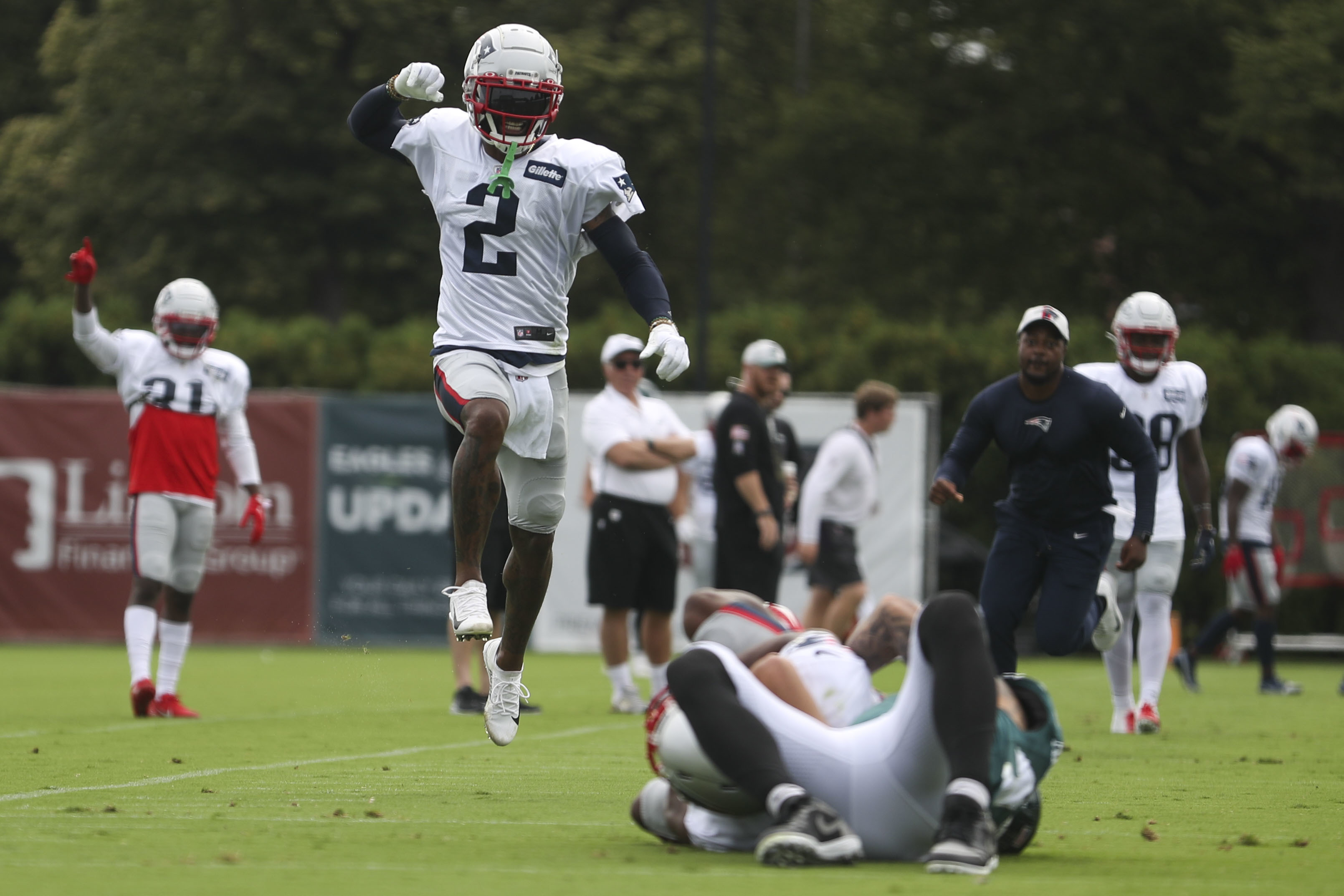 Patriots-Eagles joint practice: Pats thumped in Philly, Cam Newton