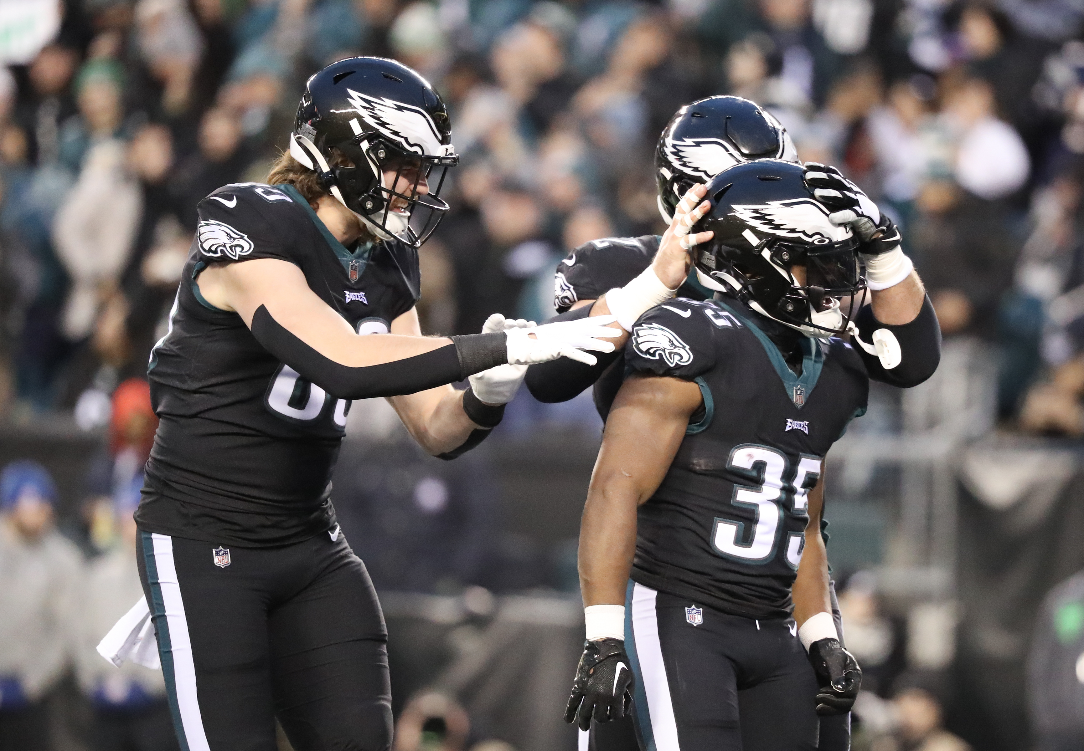 NFL roundup: Eagles clinch playoff spot with rout of Giants - National  Football Post