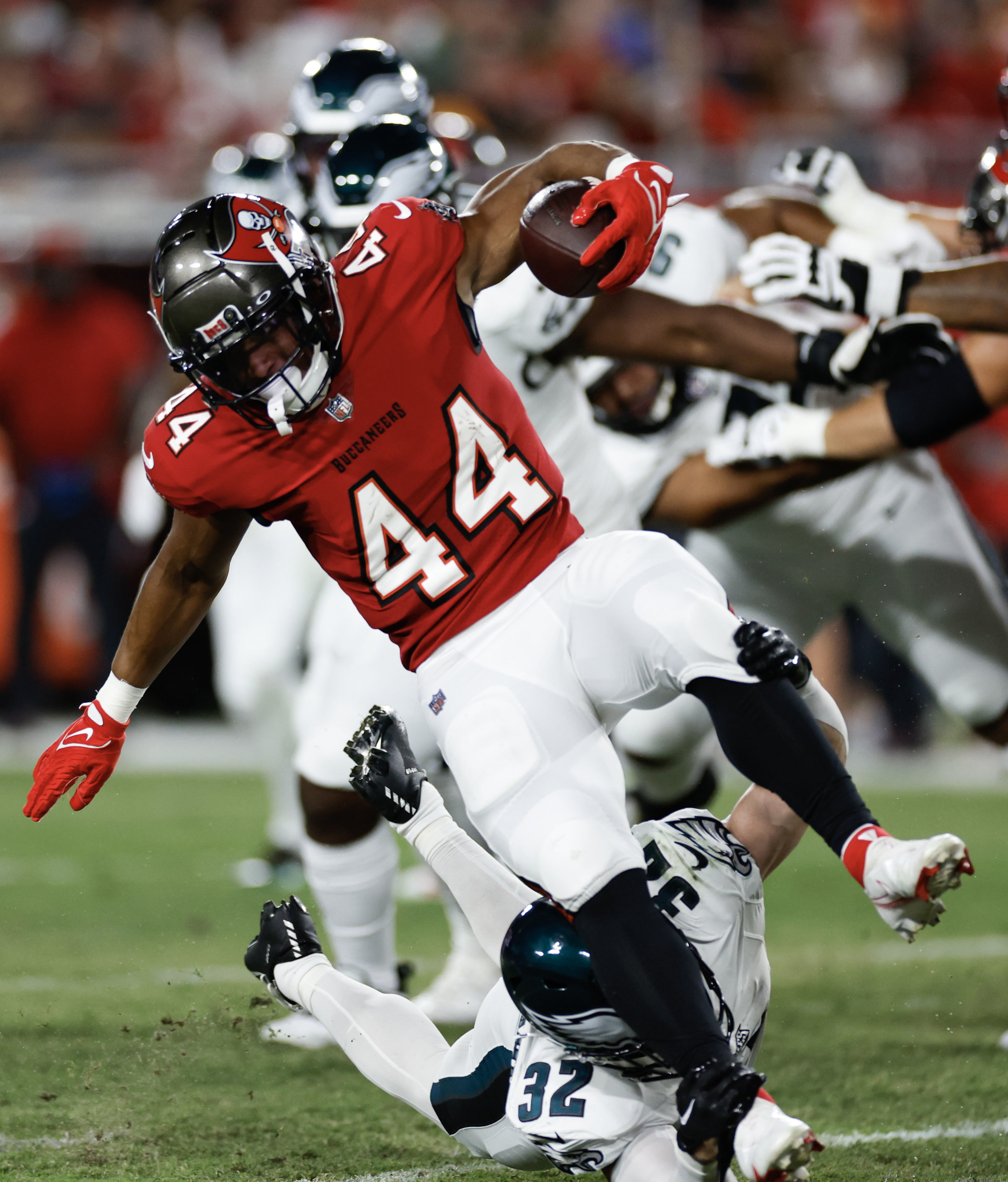 Eagles move to 3-0 as Jalen Hurts and the defense wear down the Bucs in a  25-11 win