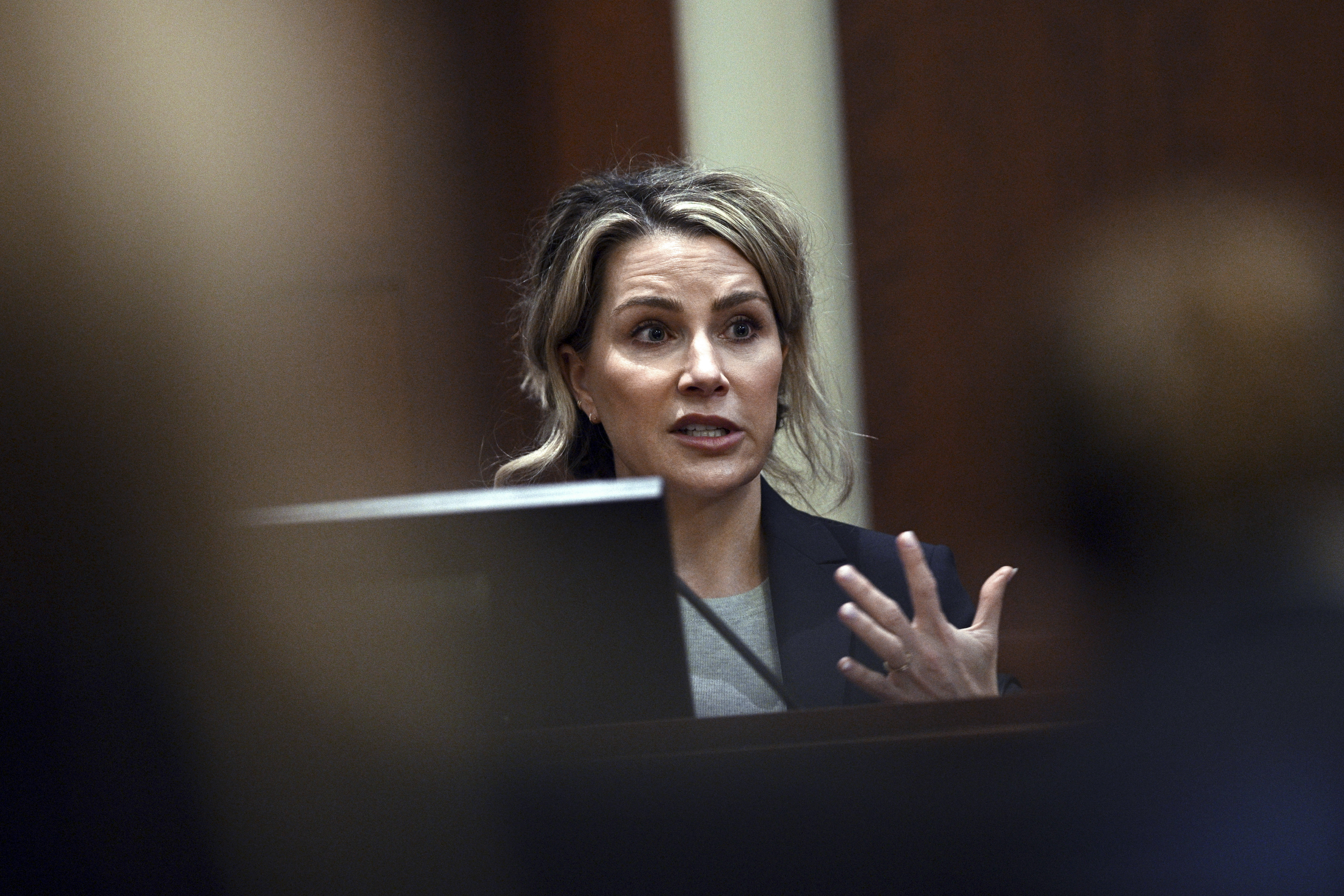 2022 Latest Johnny Depp Psychologist Is Hot johnny depp sketching in court