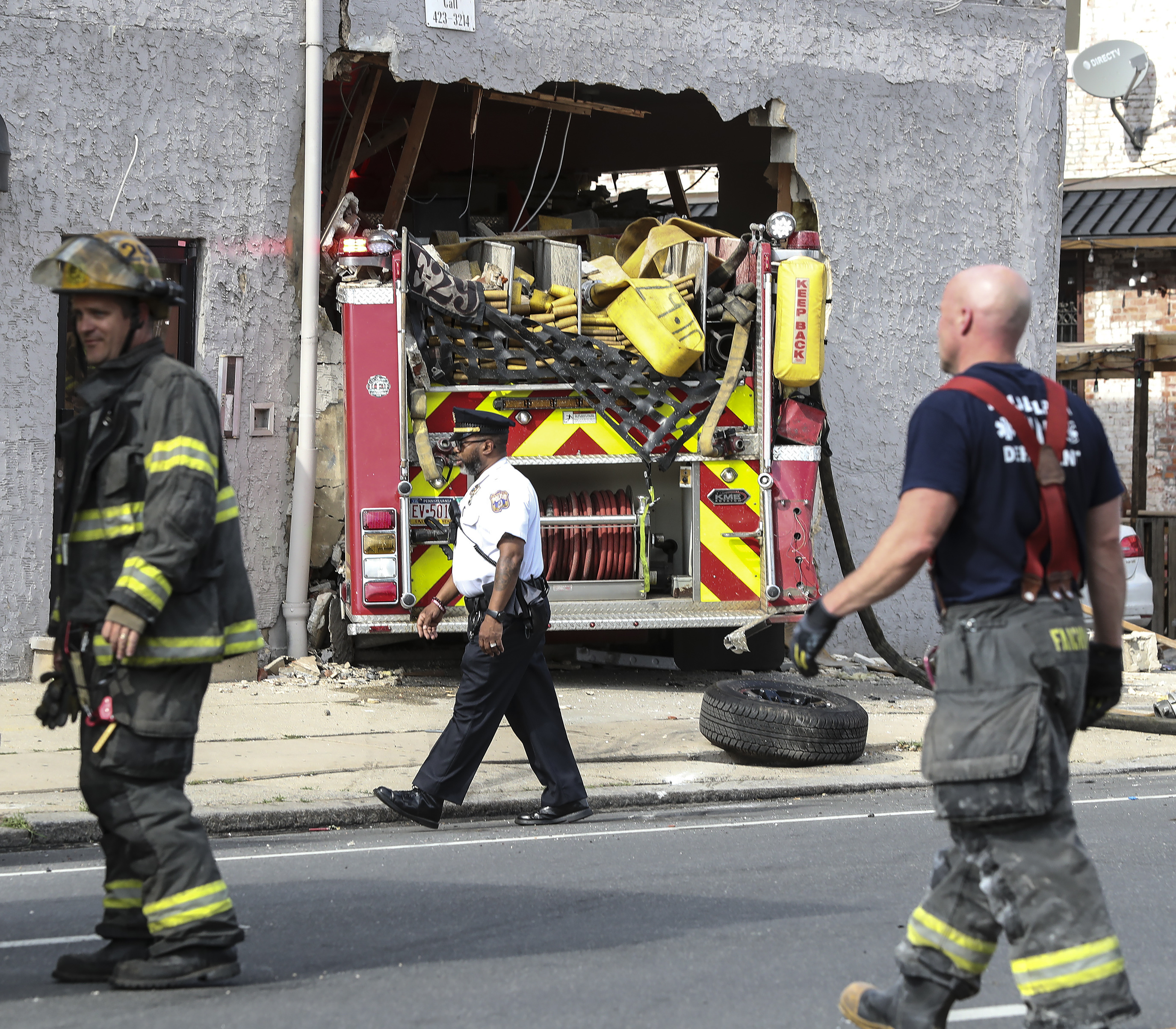 Philly fire engine crashes into Girard Avenue building