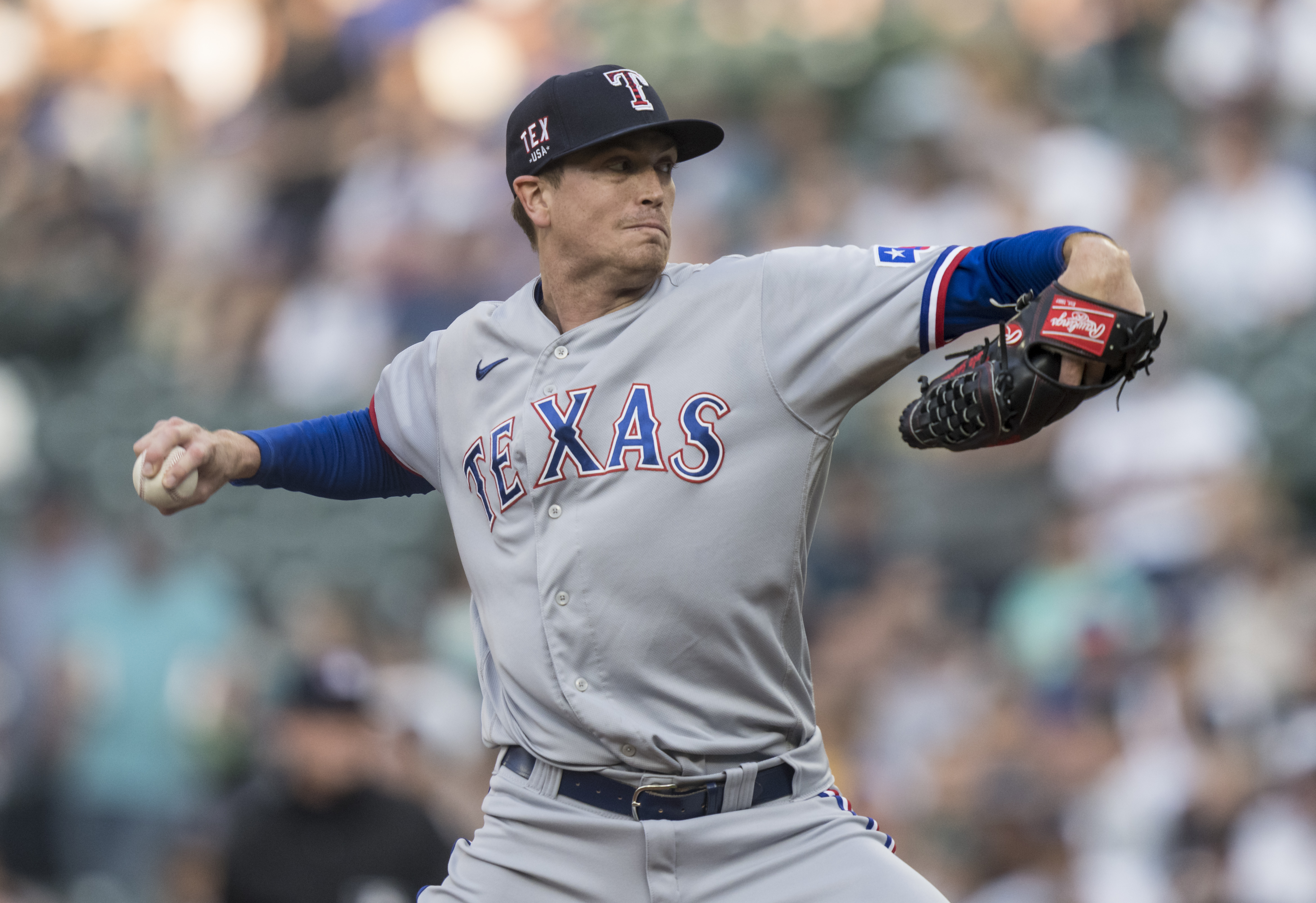 Texas Rangers starting pitcher Kyle Gibson (44) pitches against