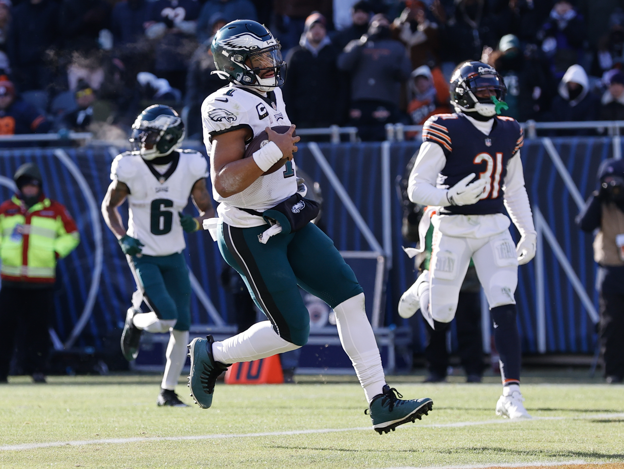 Hurts runs for 3 TDs as Eagles squeeze by Bears 25-20 - WHYY