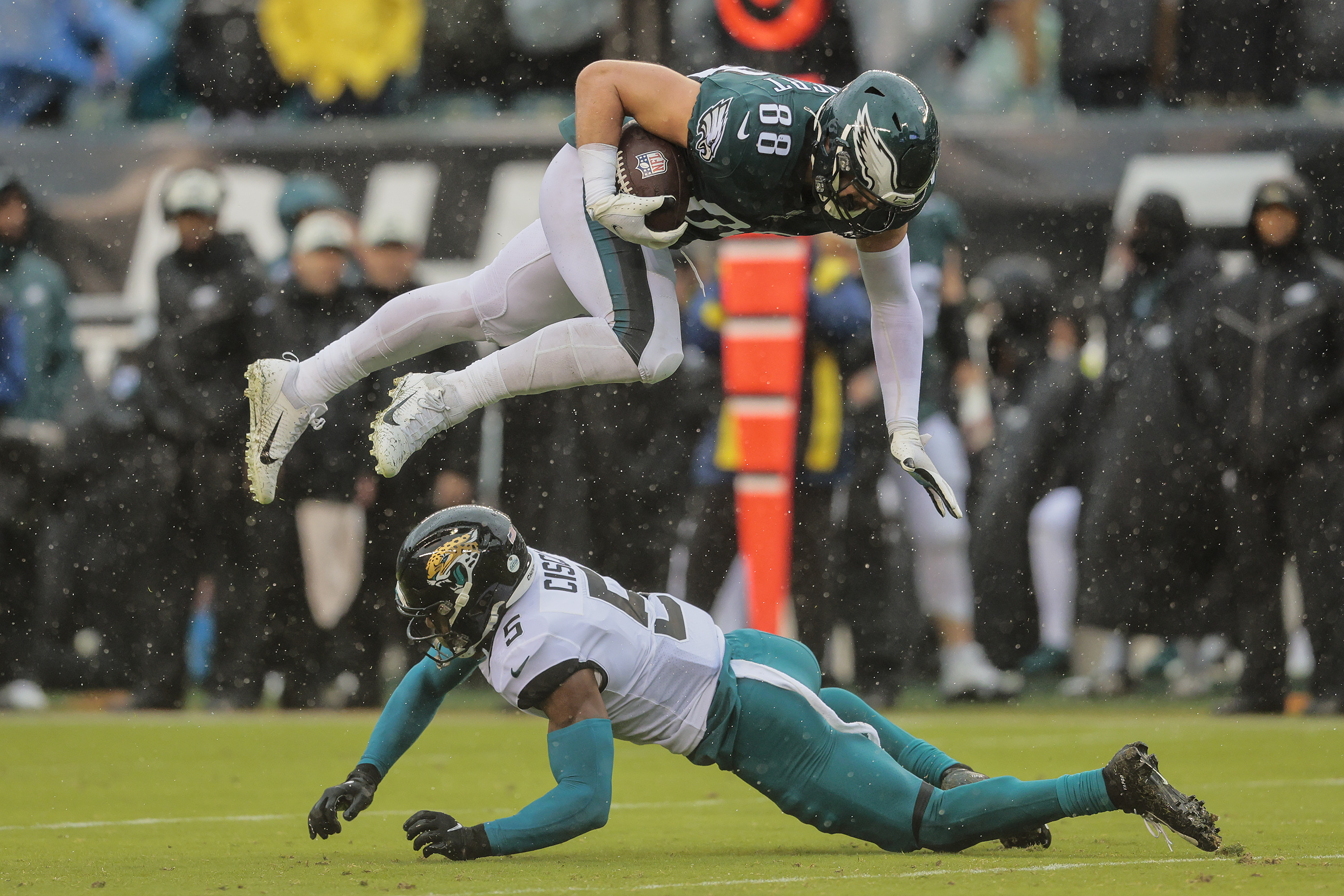 Eagles vs. Jaguars score, takeaways: Miles Sanders helps Philadelphia rally  past Jacksonville, remain unbeaten 