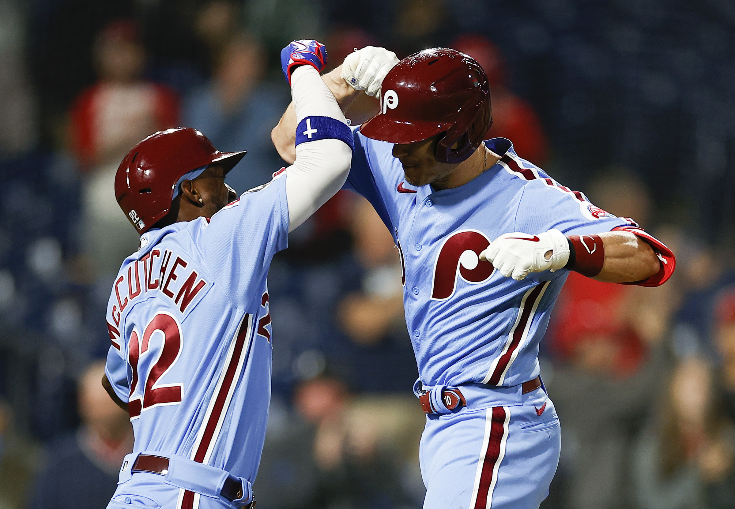 Ronald Torreyes' homer helps Phillies erase 6-run deficit to beat Pirates,  gain on Braves