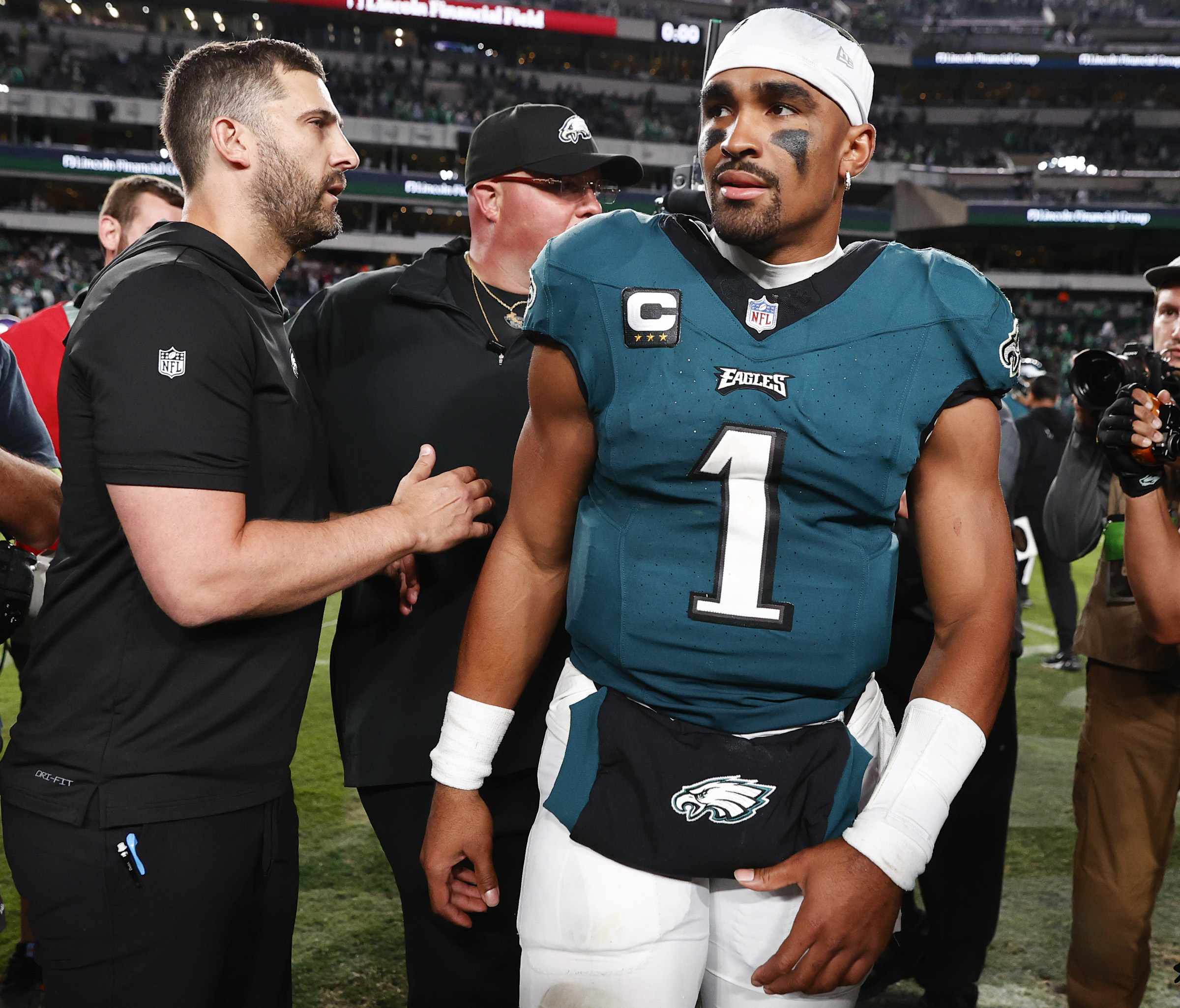 Eagles stars Jalen Hurts and AJ Brown exchange words before fourth