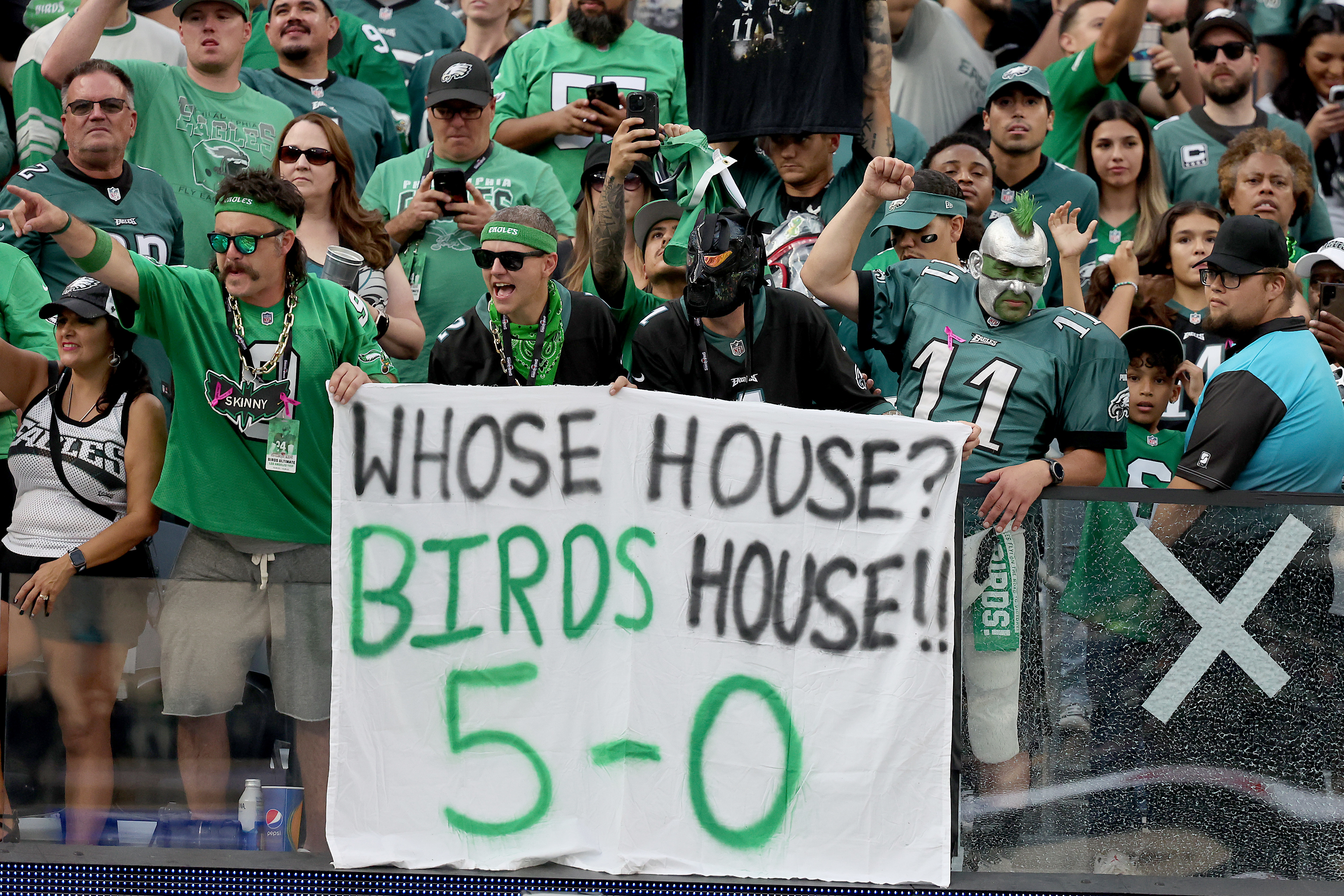 Dallas Cowboys fan trolls fans at Washington training camp (video)