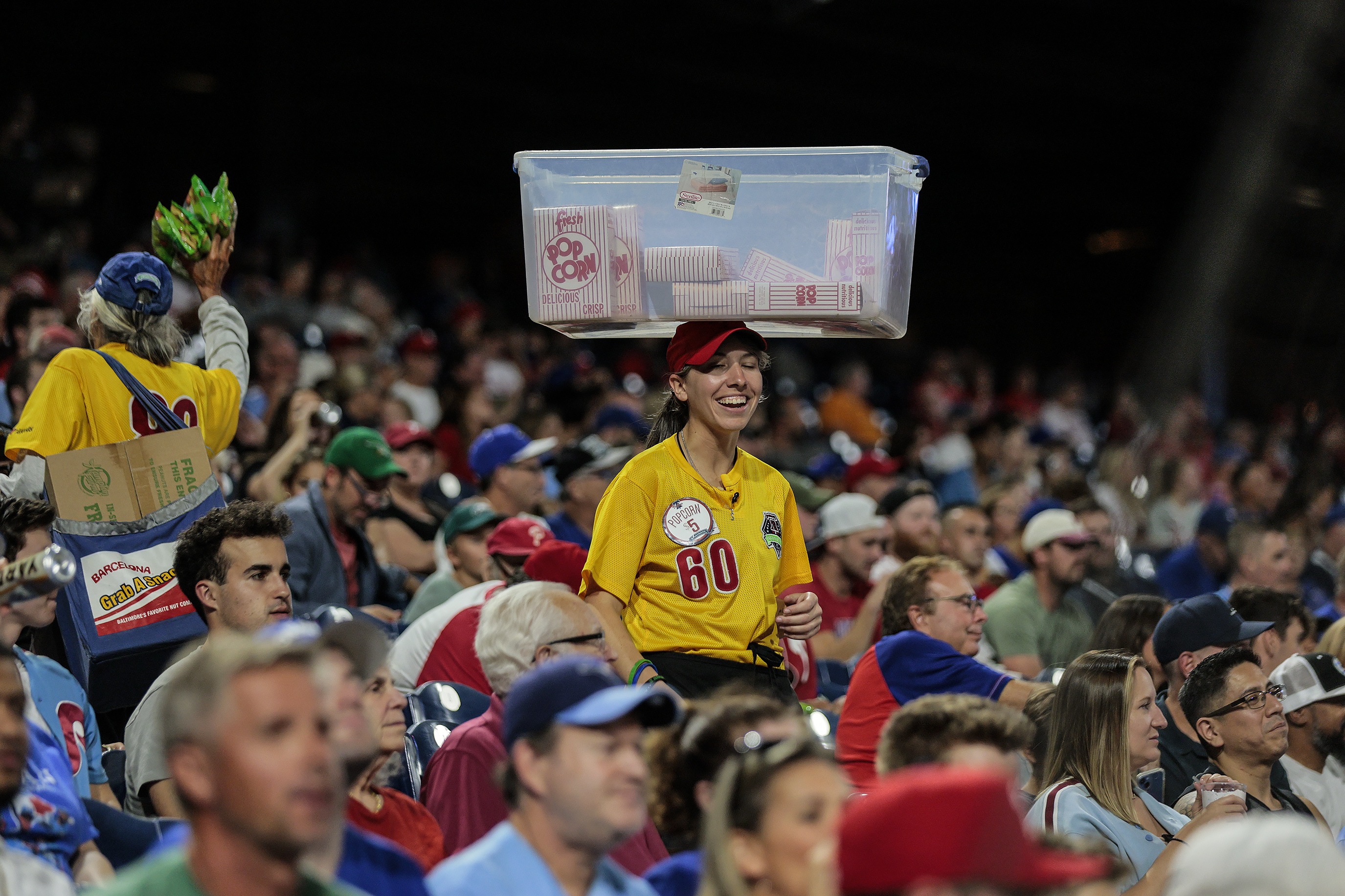 Popcorn vendor turns Phillies games into a balancing act