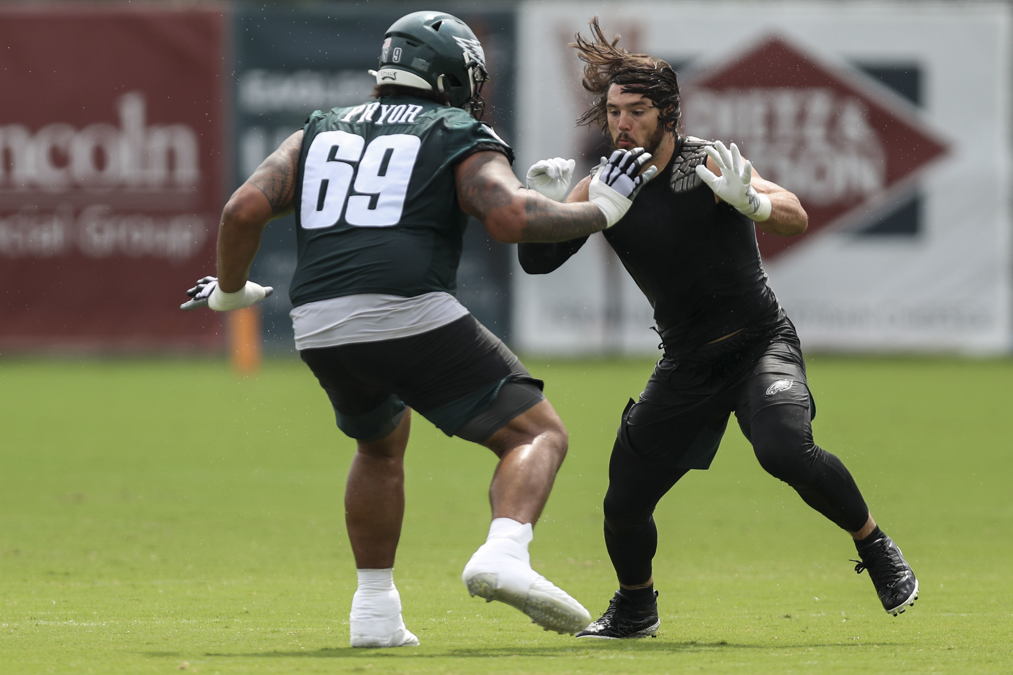 Dallas Goedert Goes Viral With Floss Dance After Eagles Win Over