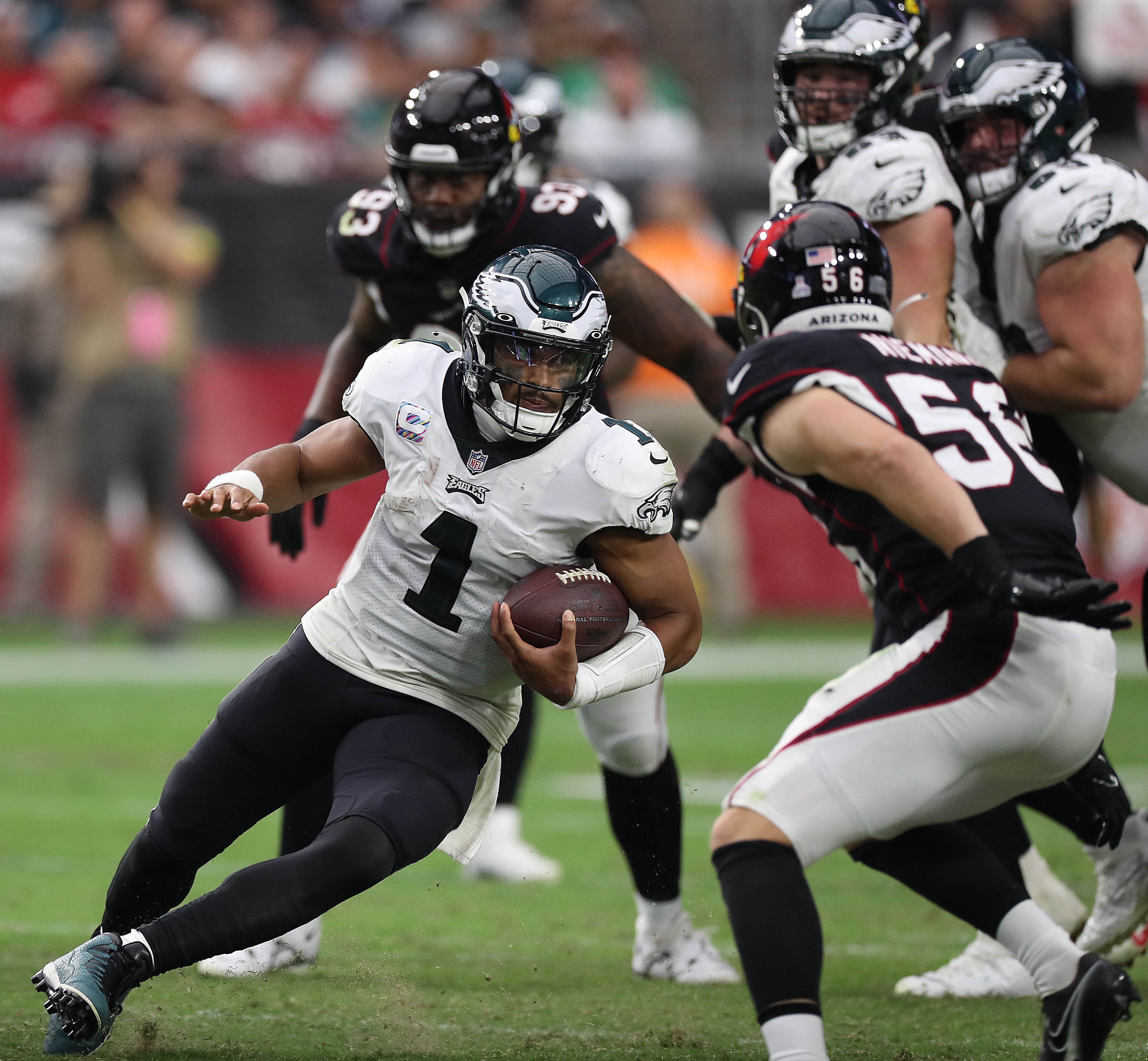 Eagles stay undefeated, hang on to beat Cardinals 20-17