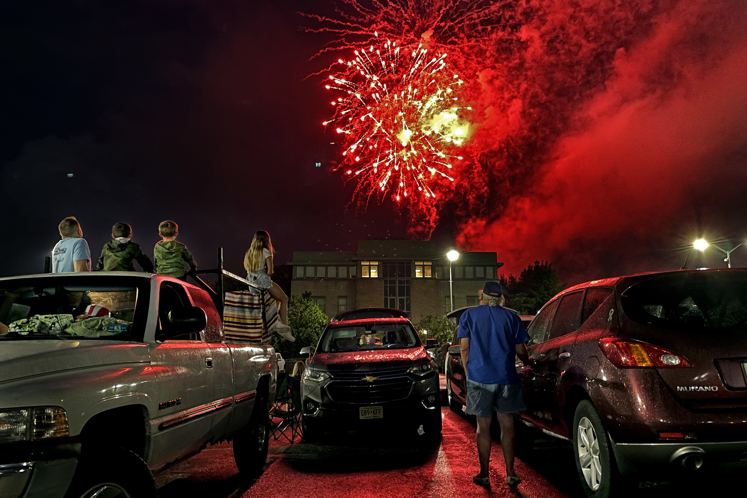 Not the best picture, but the family and I enjoyed the fireworks after the  game last night and I thought I'd share : r/philadelphia