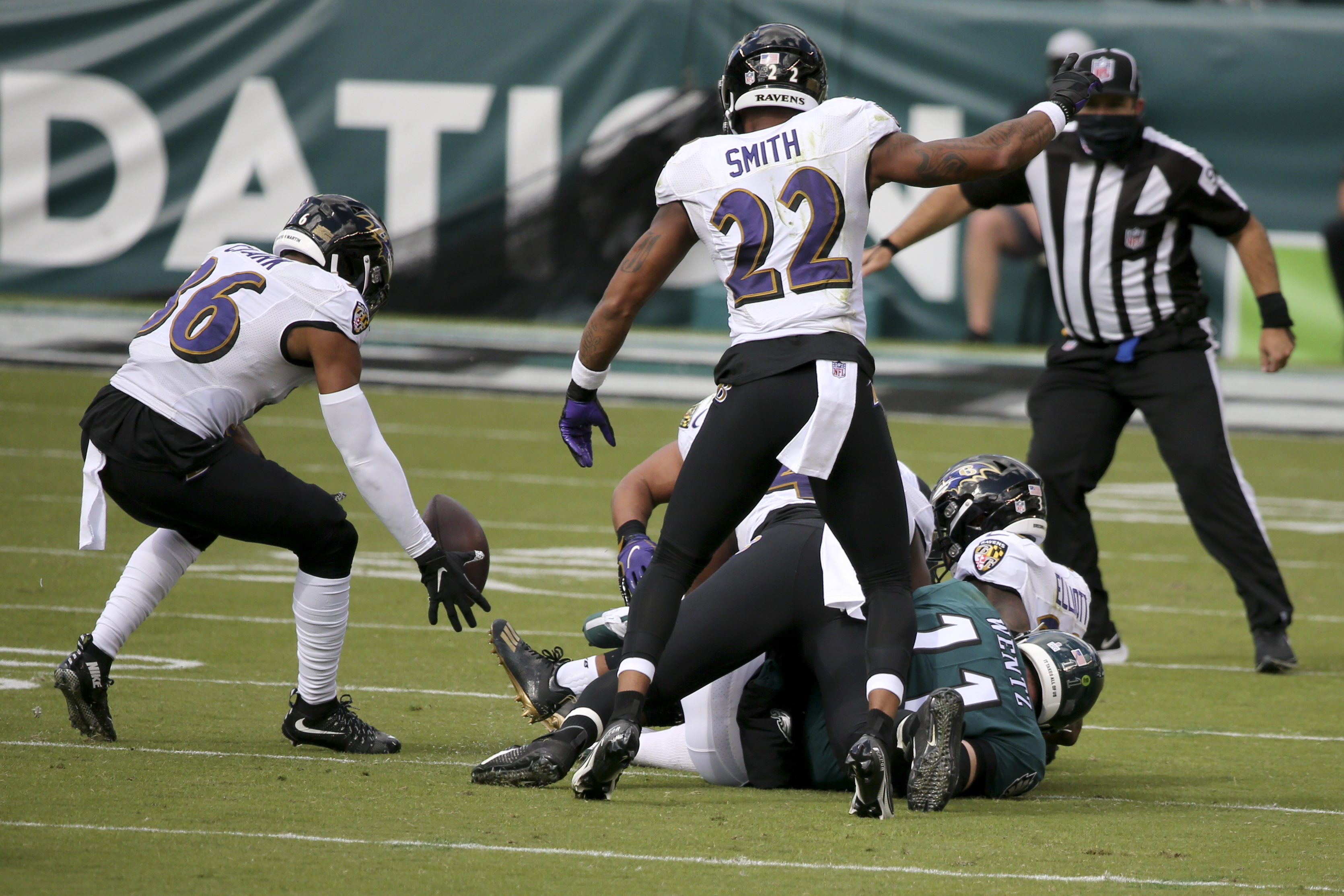 Philadelphia Eagles lose to Baltimore Ravens, 30-28, as Carson Wentz's  comeback effort falls short