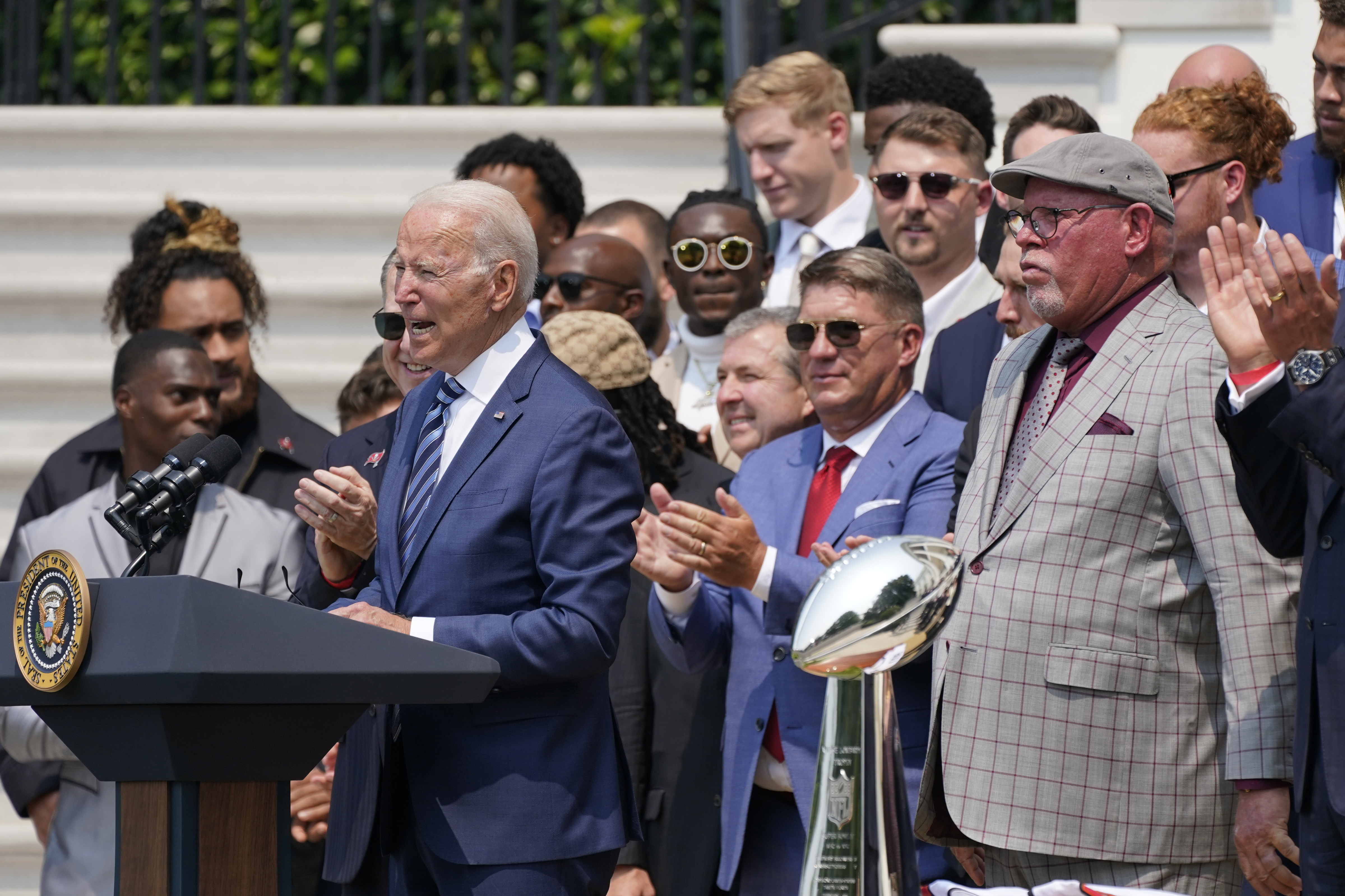 Tom Brady, Bucs Visit Joe Biden at White House to Celebrate Super