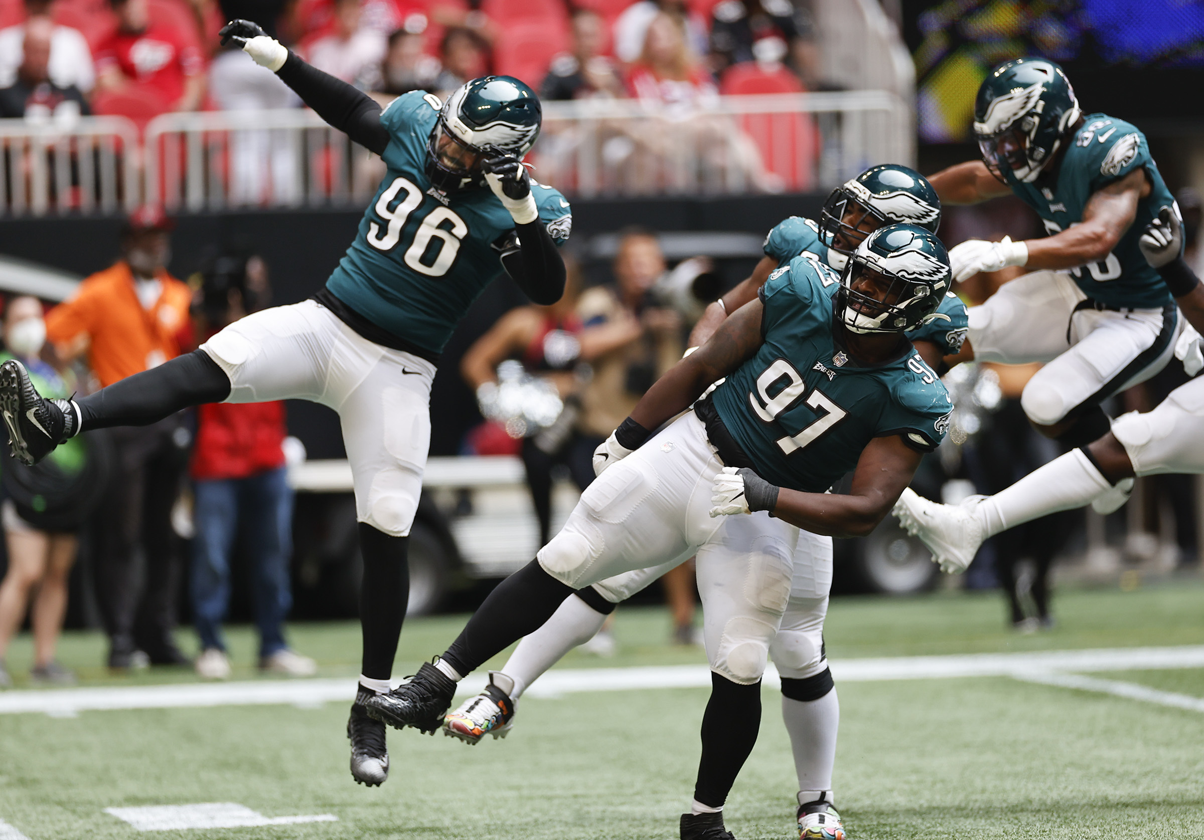 Eagles vs. Falcons score, takeaways: DeVonta Smith, Jalen Hurts,  Philadelphia defense too much for Atlanta 