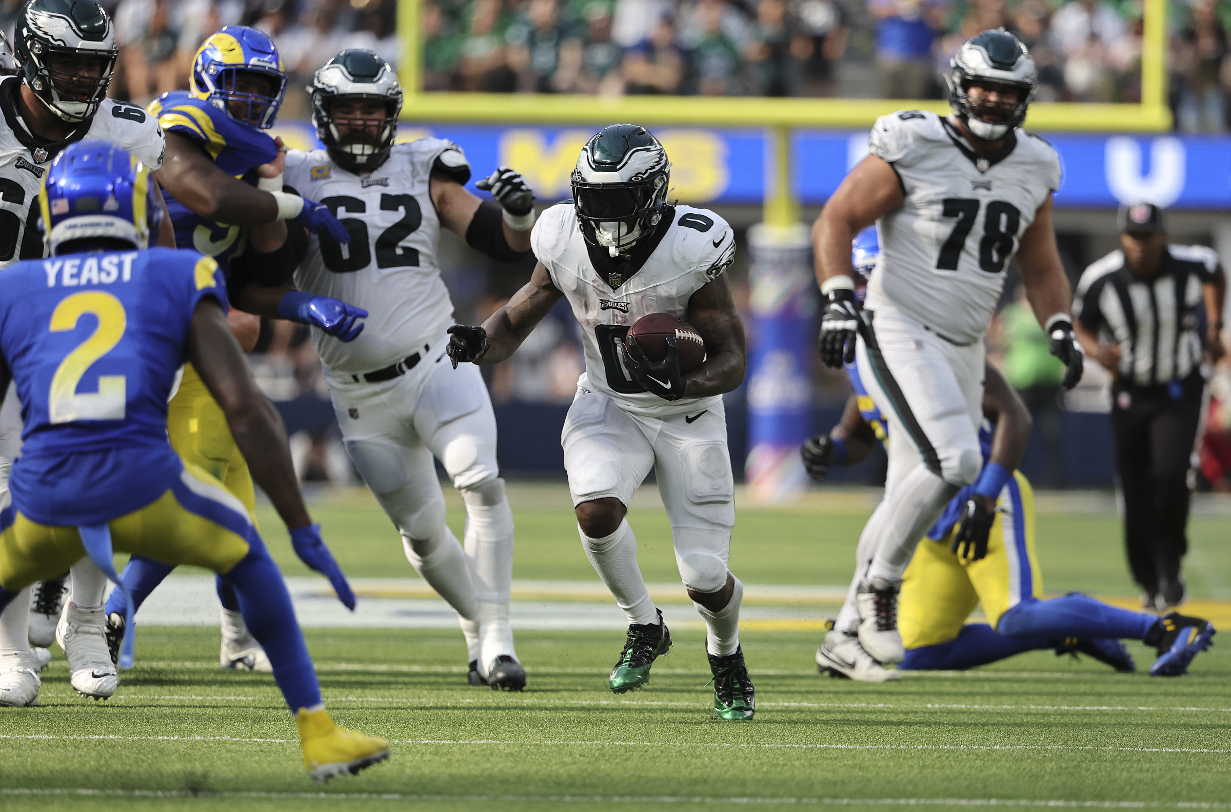 Eagles edge rusher Haason Reddick sheds the cast on his thumb