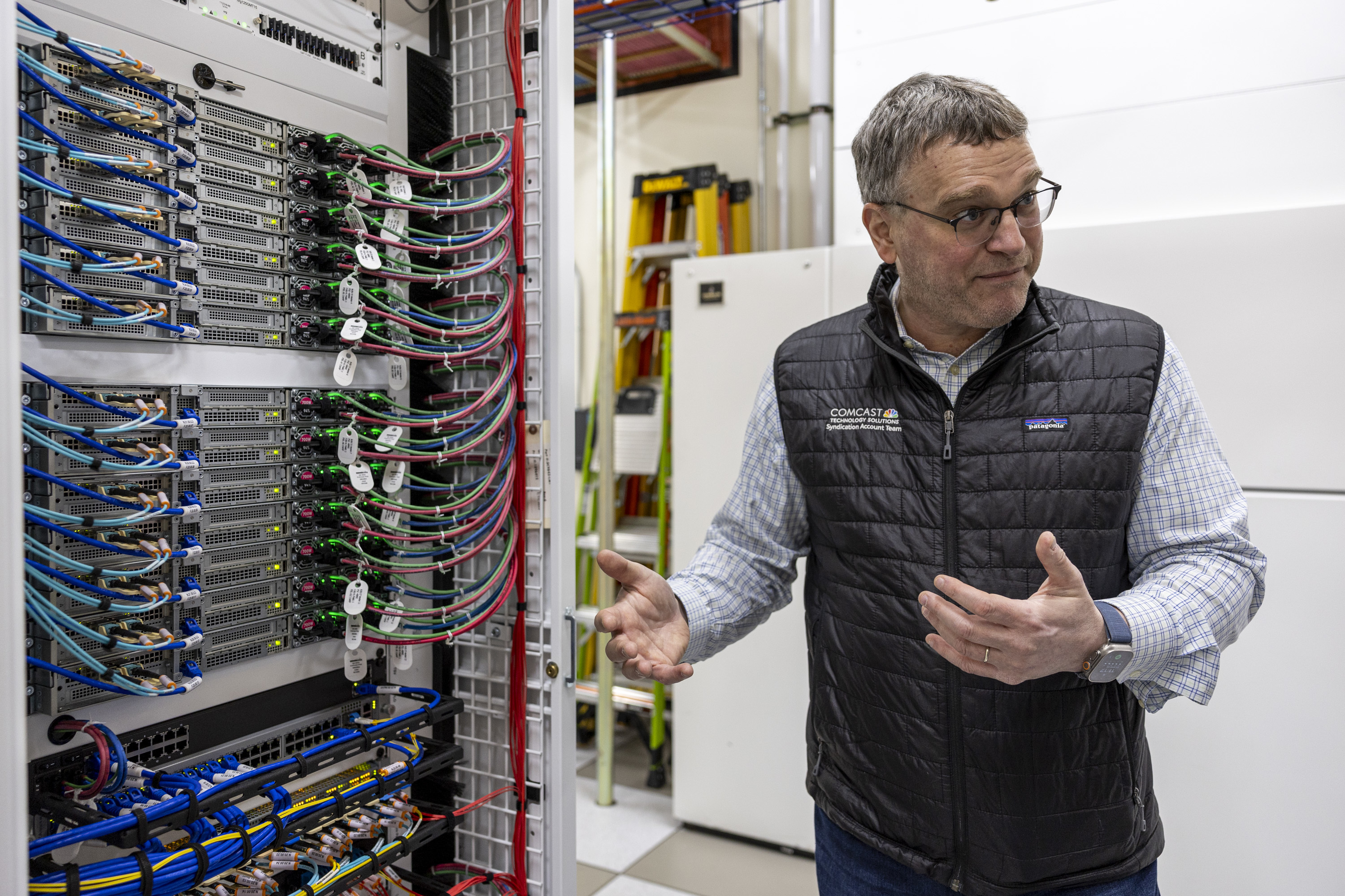 How Comcast's fast internet gets from data centers to your home
