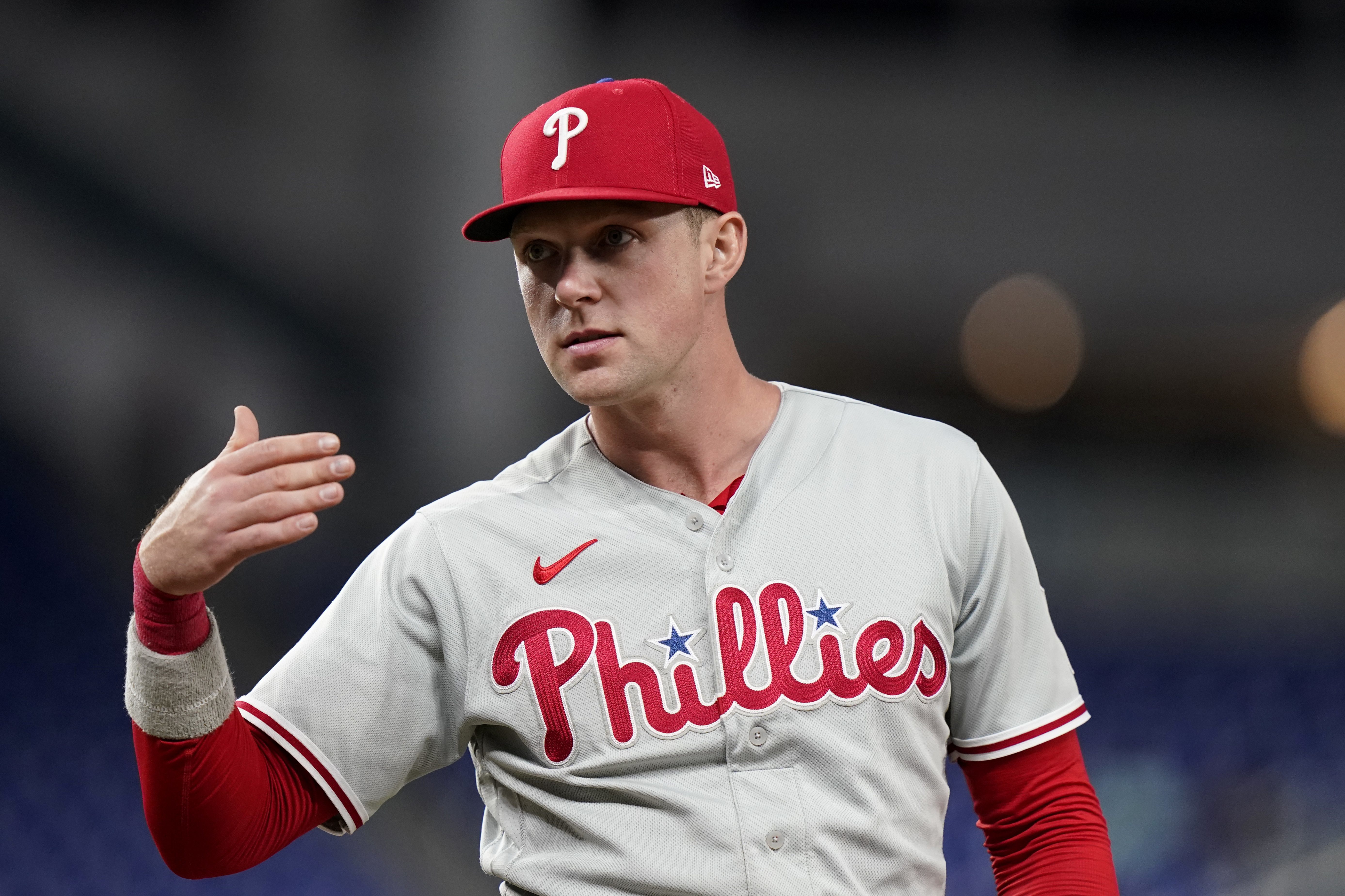 Phillies' Rhys Hoskins taken off field with left knee injury - WHYY