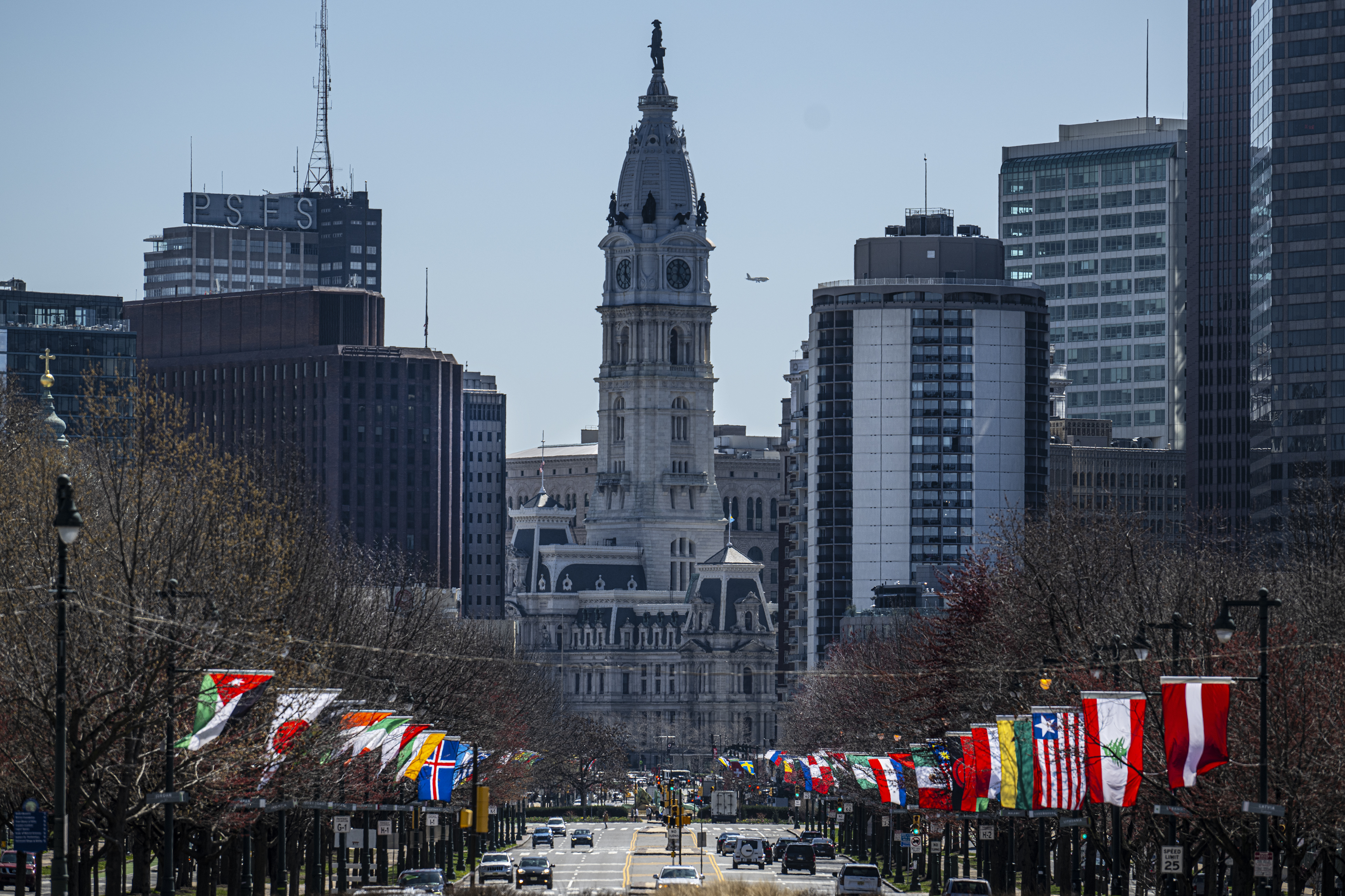 Philly income inequality: Income for Black households is stagnant. For  everyone else, it's up almost 25% since 2010.