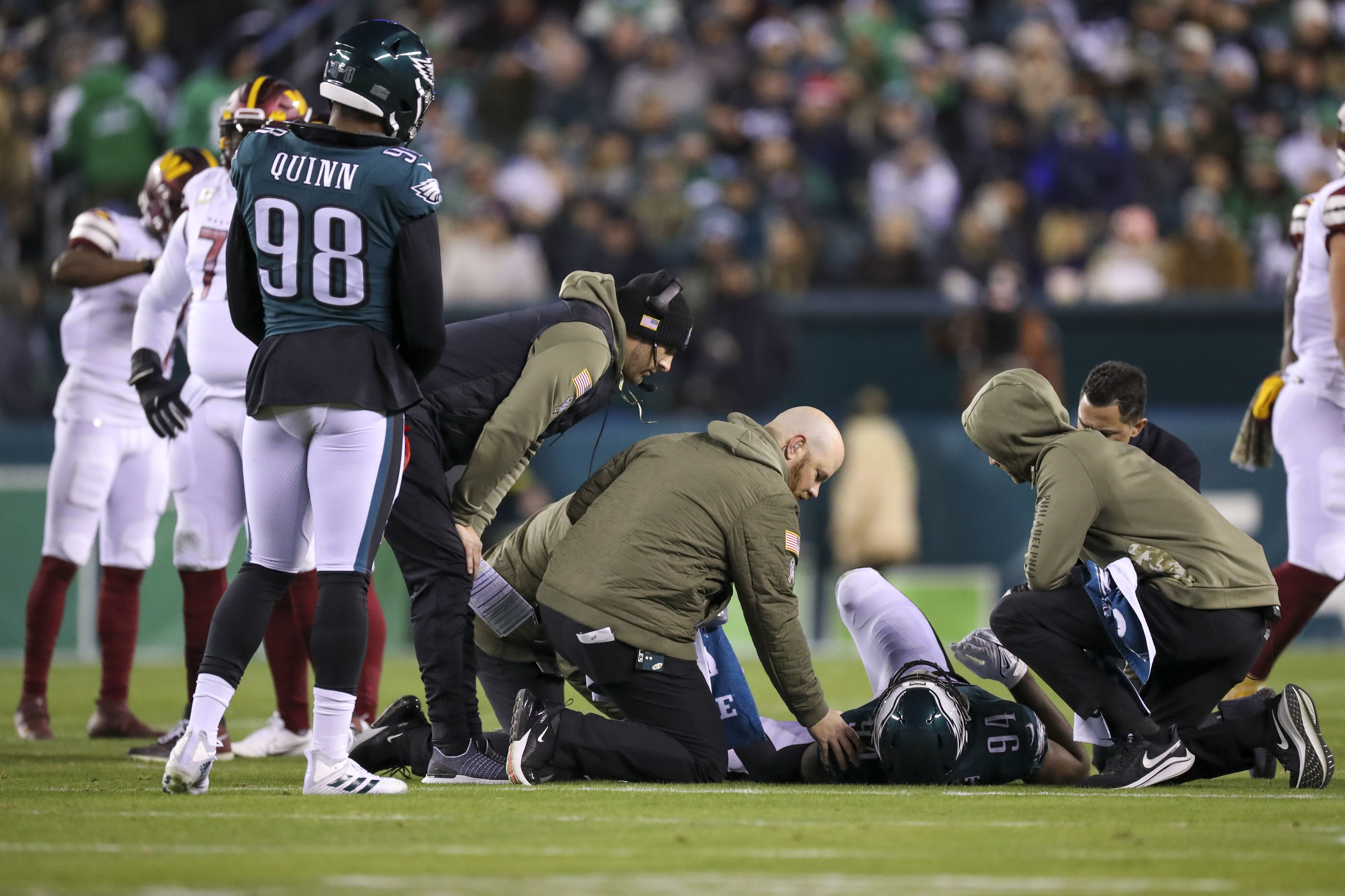 UPDATE: Eagles' Dallas Goedert leaves for locker room before